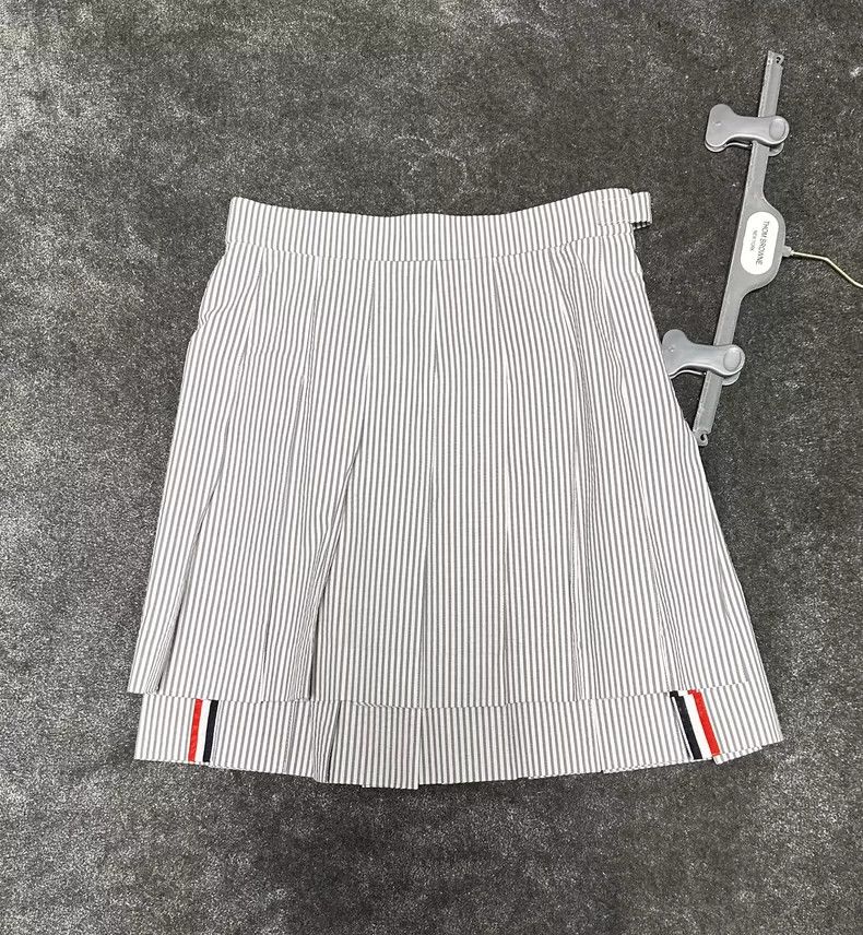 Thom Browne Thom BrowneMedium-gray puffy pleated skirt 2503-Nextarrow Size 25" / US 0 / IT 36 - 1 Thumbnail