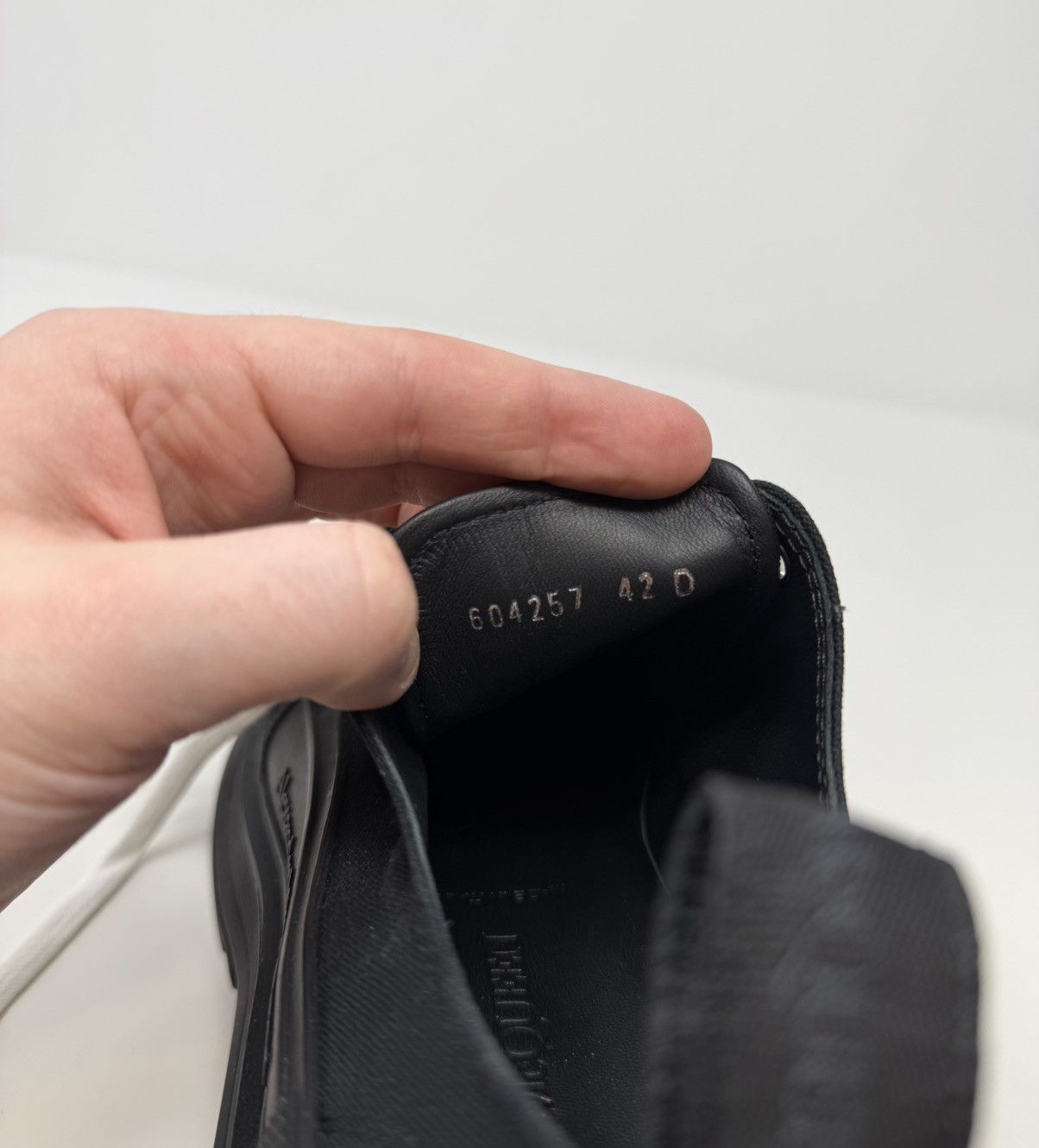 Alexander McQueen Alexander McQueen Treadslick Low-Top Sneaker Black Size US 9 / EU 42 - 7 Thumbnail