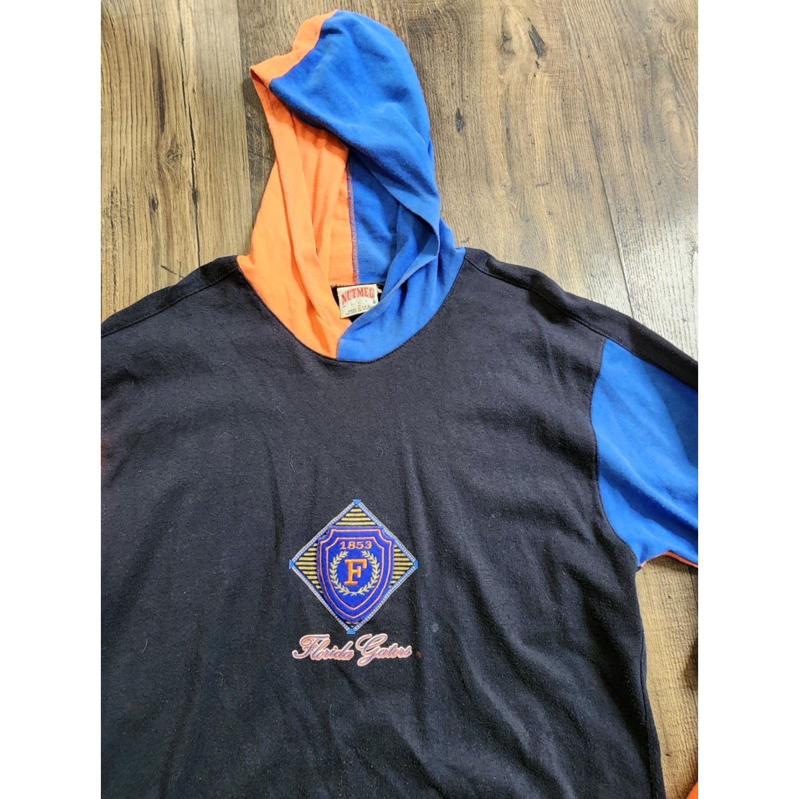 Nutmeg VINTAGE Nutmeg Gators Patch Hoodie T Shirt Mens M Black 90s College Distressed Size US M / EU 48-50 / 2 - 4 Thumbnail