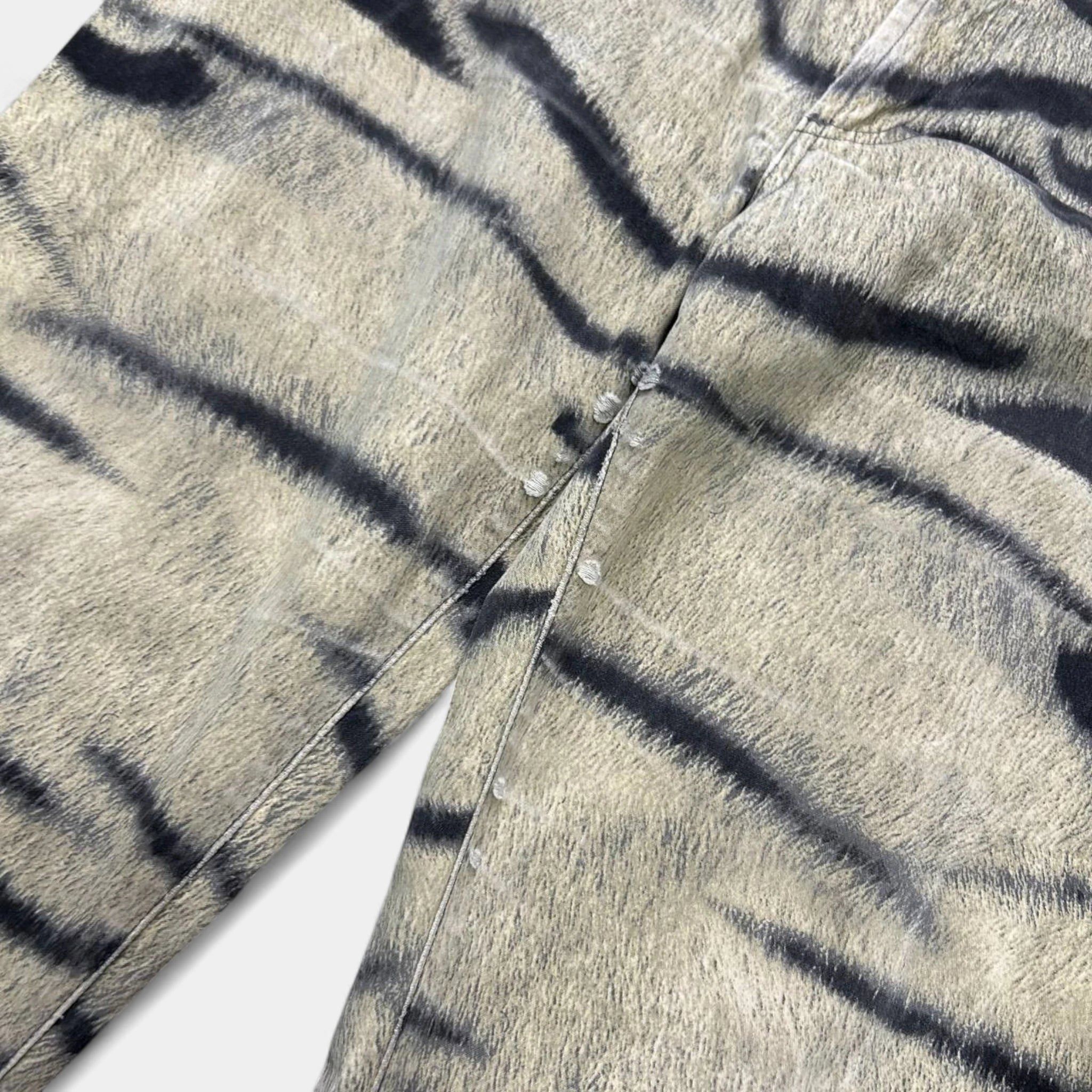 Roberto Cavalli Just Cavalli 2000s Tiger Print Flared Pants Size 27" / US 4 / IT 40 - 4 Thumbnail