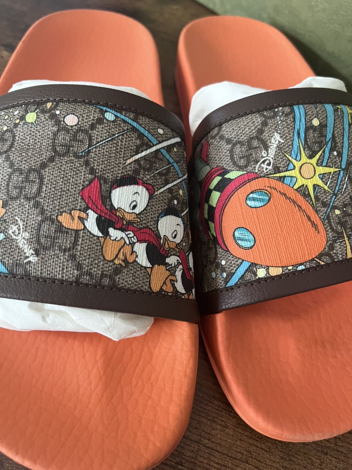 Gucci Gucci x Disney Donald Duck Leather Slides Orange Size 6 Size US 6 / IT 36 - 12 Thumbnail