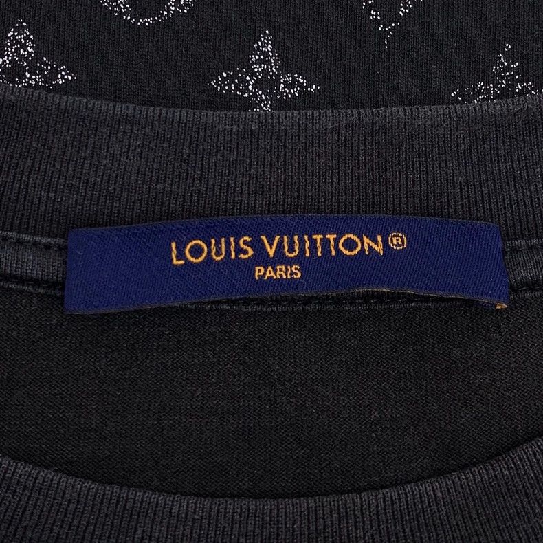 Louis Vuitton Louis Vuitton 23 black logo gilt full print cotton crew ne Size US XL / EU 56 / 4 - 6 Thumbnail