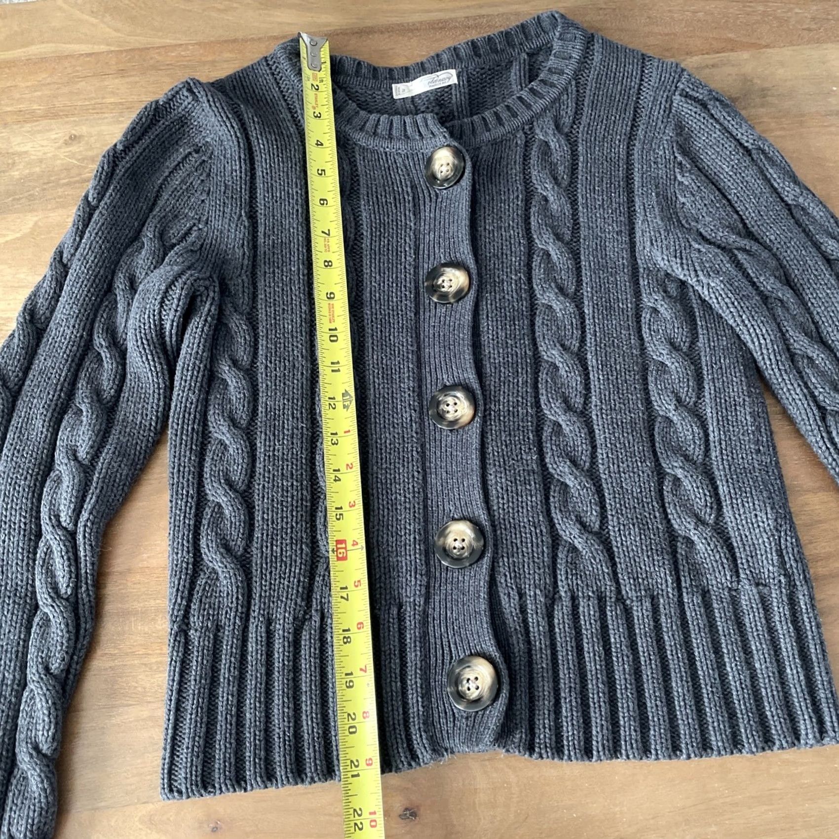 Old Navy VINTAGE Old Navy Cardigan Sweater Womens M Gray Cable Knit Cropped Button Y2K Size M / US 6-8 / IT 42-44 - 6 Thumbnail