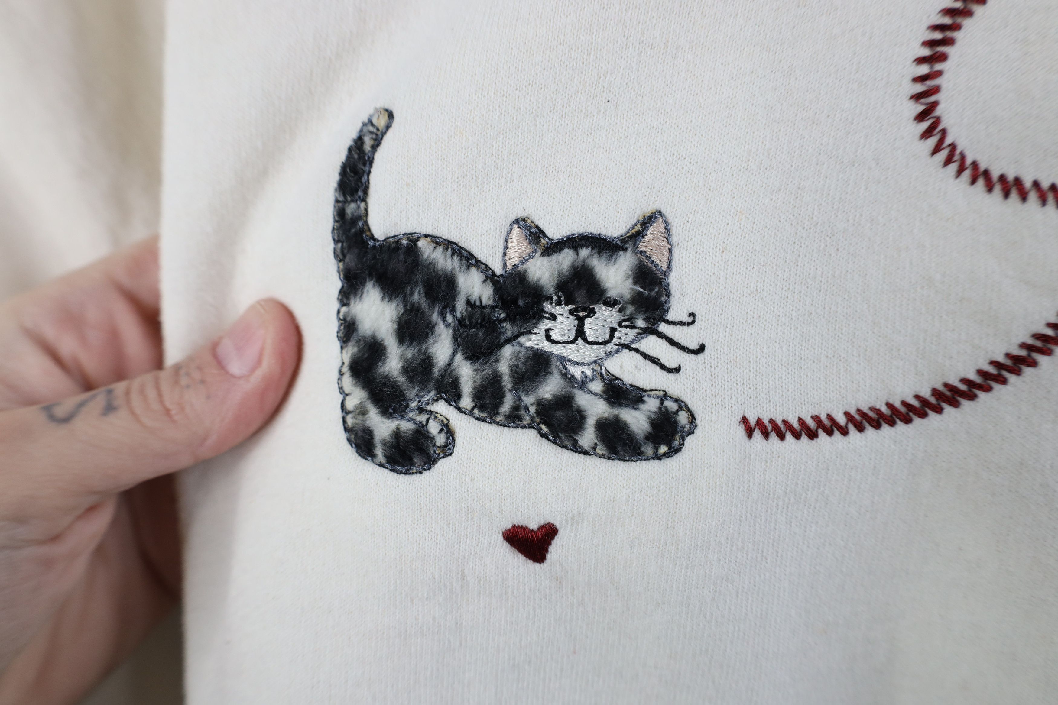Vintage Vintage 90s Streetwear Cat Kitten Collared Sweatshirt Cream Size L / US 10 / IT 46 - 5 Thumbnail