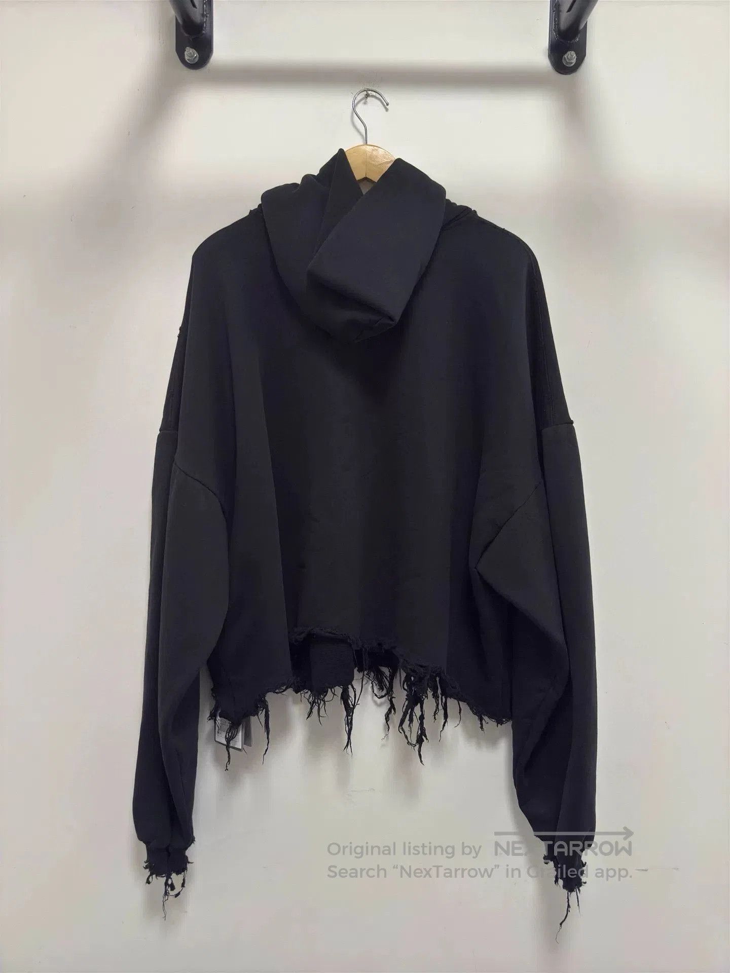 Balenciaga balenciaga double ring distressed hem sweatshirt. Size US L / EU 52-54 / 3 - 2 Thumbnail