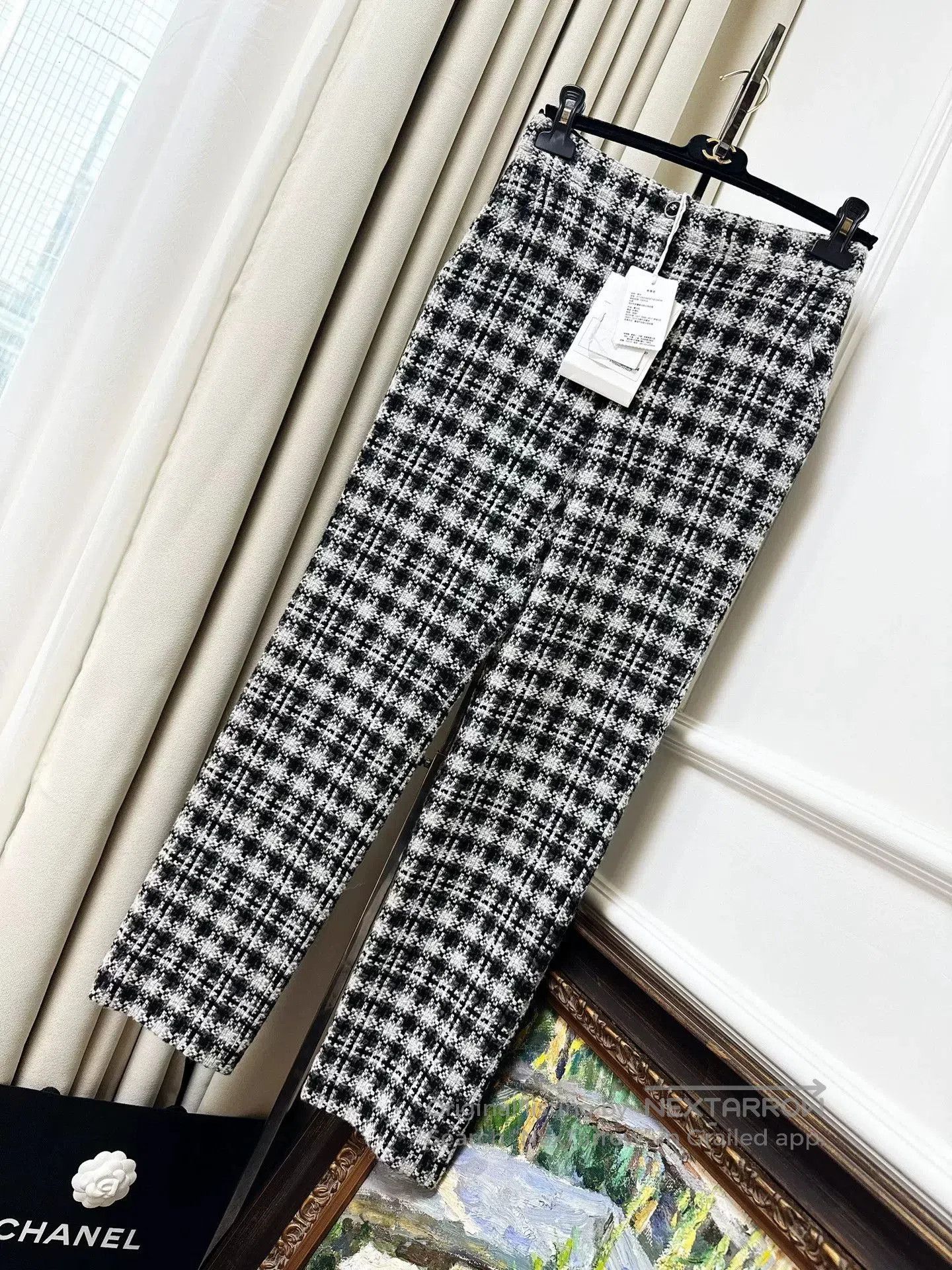 Chanel black and white houndstooth tweed pants. Size US 34 / EU 50 - 1 Thumbnail