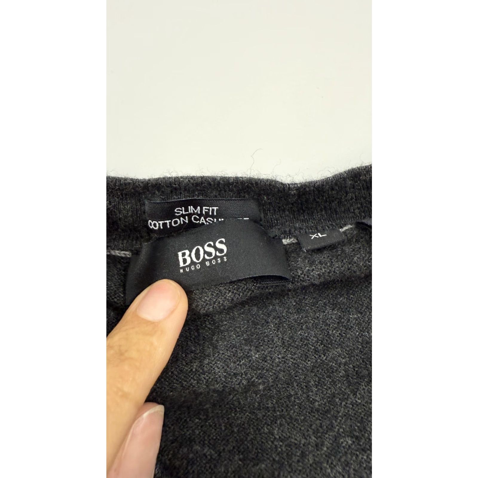 Hugo Boss Hugo Boss Sweater Mens XL Gray V-Neck Slim Fit Cotton Cashmere Pullover with Pockets All Seasons Size US XL / EU 56 / 4 - 4 Thumbnail