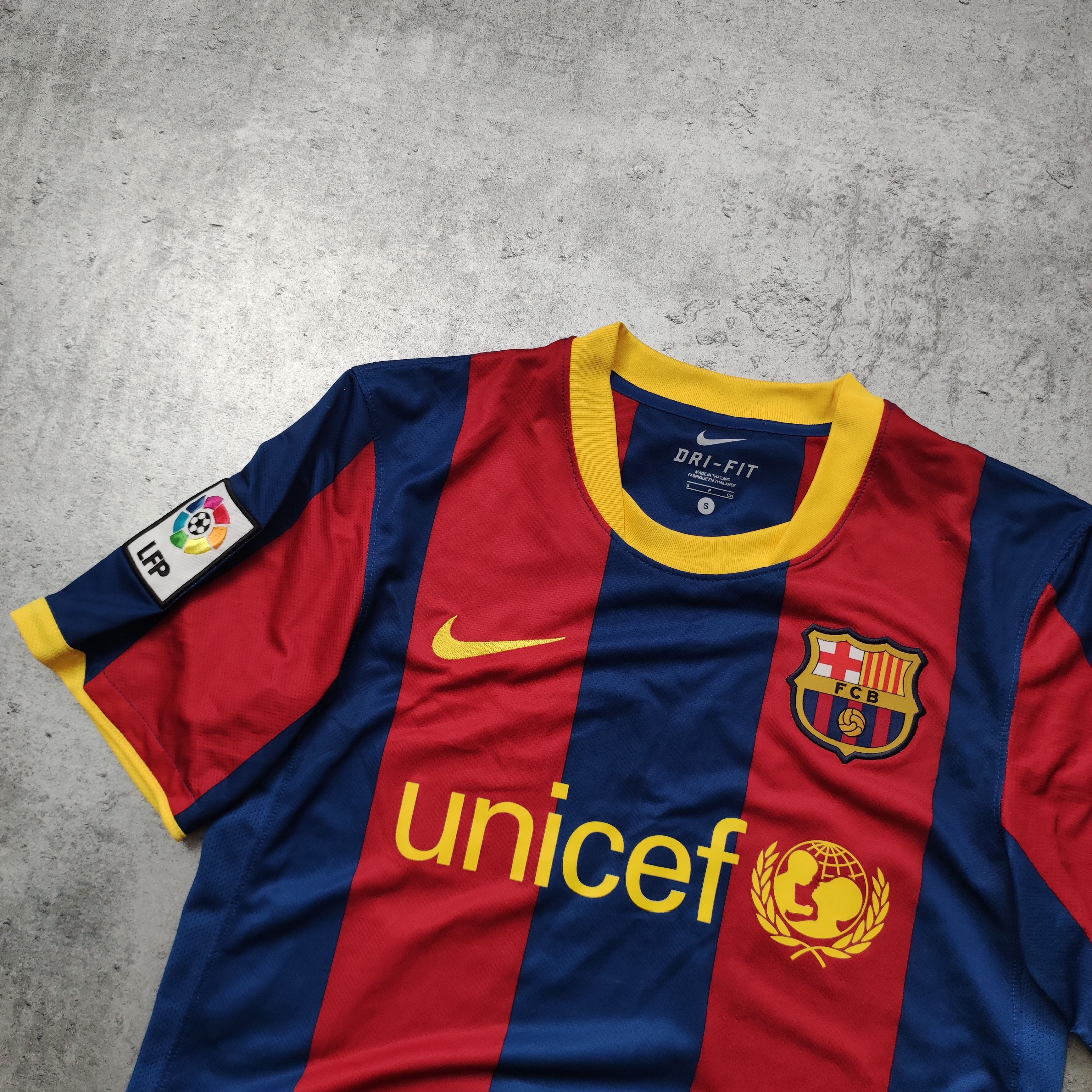 Other RARE 2010 FC Barcelona x Nike Football Home Jersey Size US S / EU 44-46 / 1 - 4 Thumbnail