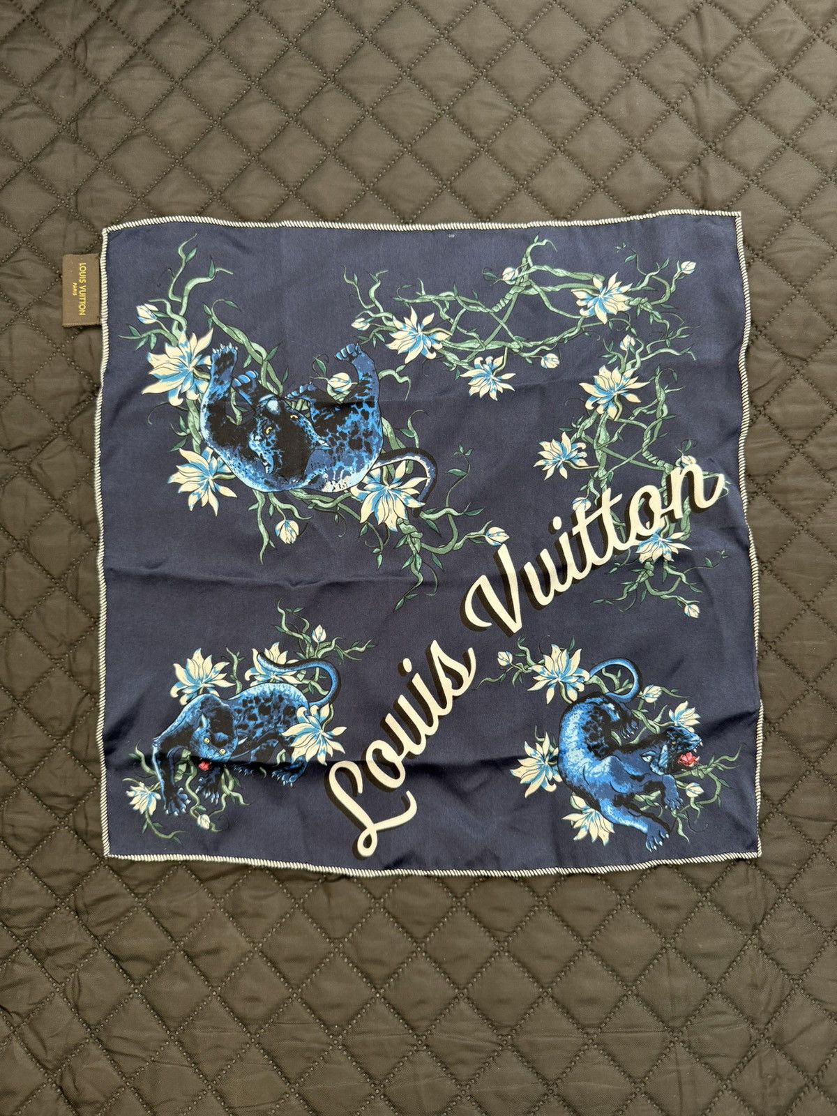 Louis Vuitton SS16 Silk Floral/Panther Scarf Size ONE SIZE - 9 Thumbnail