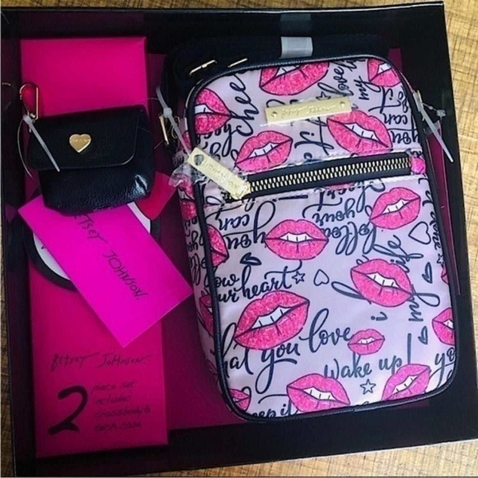 Designer Betsey Johnson Crossbody Bag With AirPod Case NWT Size ONE SIZE - 1 Thumbnail