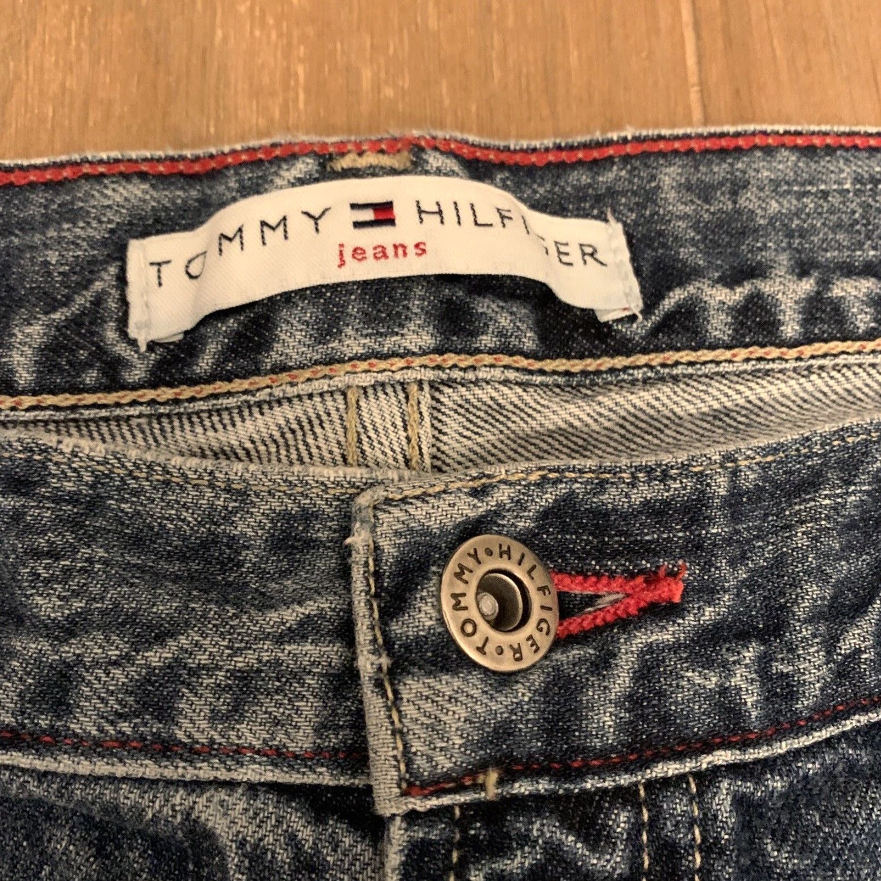 Tommy Hilfiger VINTAGE Tommy Hilfiger Jeans Women Size 12 Light Wash Boyfriend 100% Cotton 2000s Blue Size 34" / US 12 / IT 48 - 3 Thumbnail