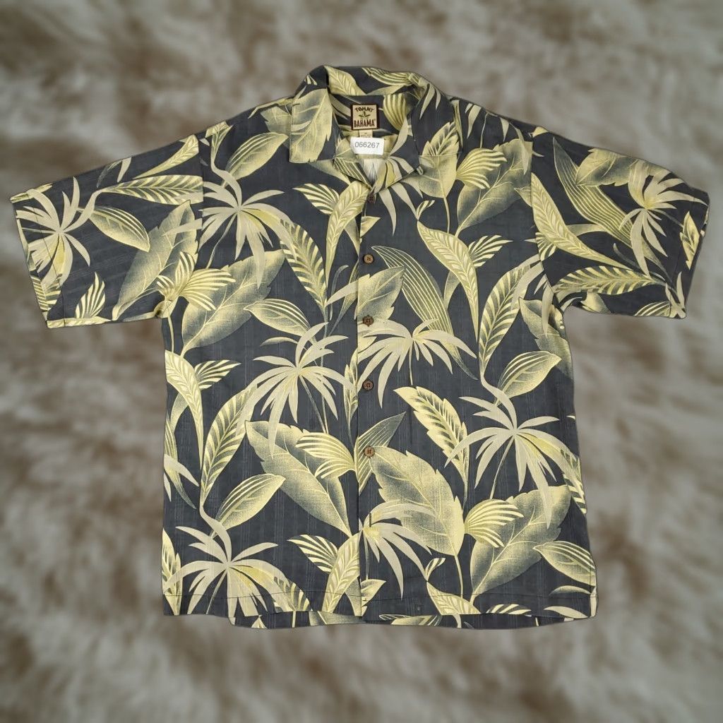 Tommy Bahama Tommy Bahama Shirt Mens Medium Gray Silk Hawaiian Button-Up Short Sleeve Size US M / EU 48-50 / 2 - 1 Thumbnail