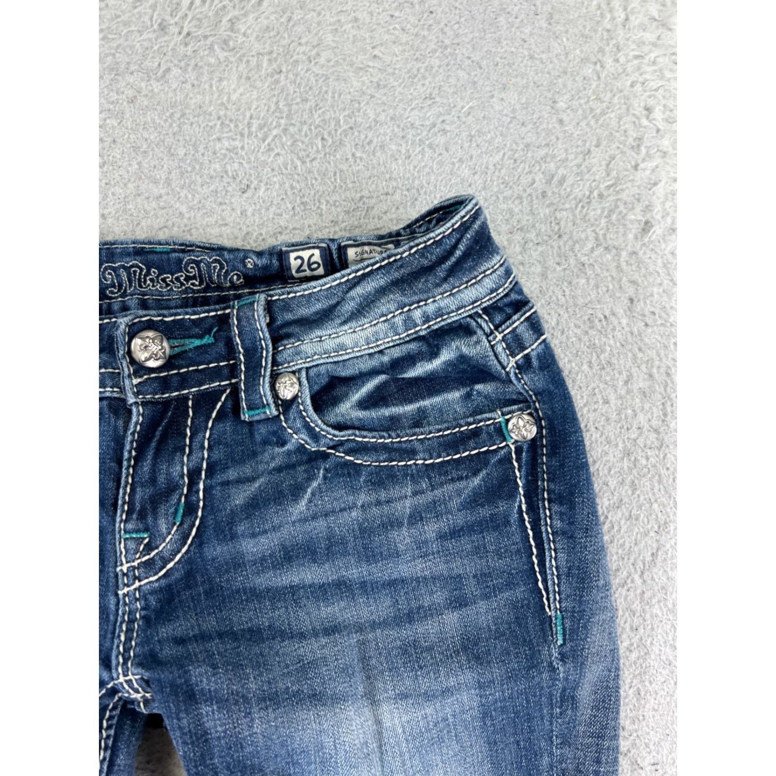 Miss Me Miss Me Shorts Women Denim Blue 26x12 Low Rise 5-Pocket Studded Embroidered Lace Button Cotton Blend Casual Party/Cocktail Vintage No 90s? No. Size 26" / US 2 / IT 38 - 5 Thumbnail