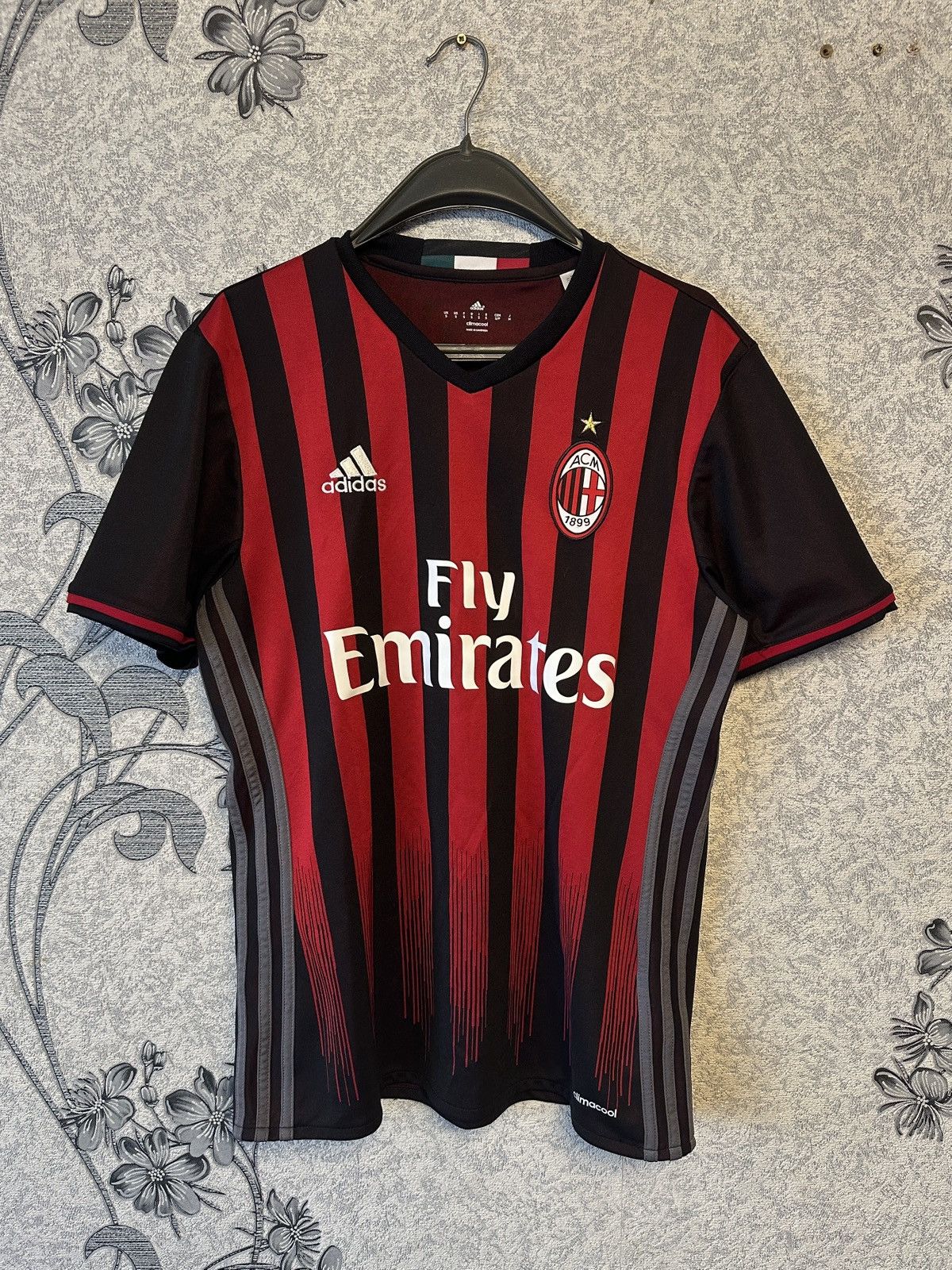 Adidas AC MILAN 2016/2017 HOME JERSEY FOOTBALL SOCCER SHIRT ADIDAS Size US S / EU 44-46 / 1 - 1 Thumbnail
