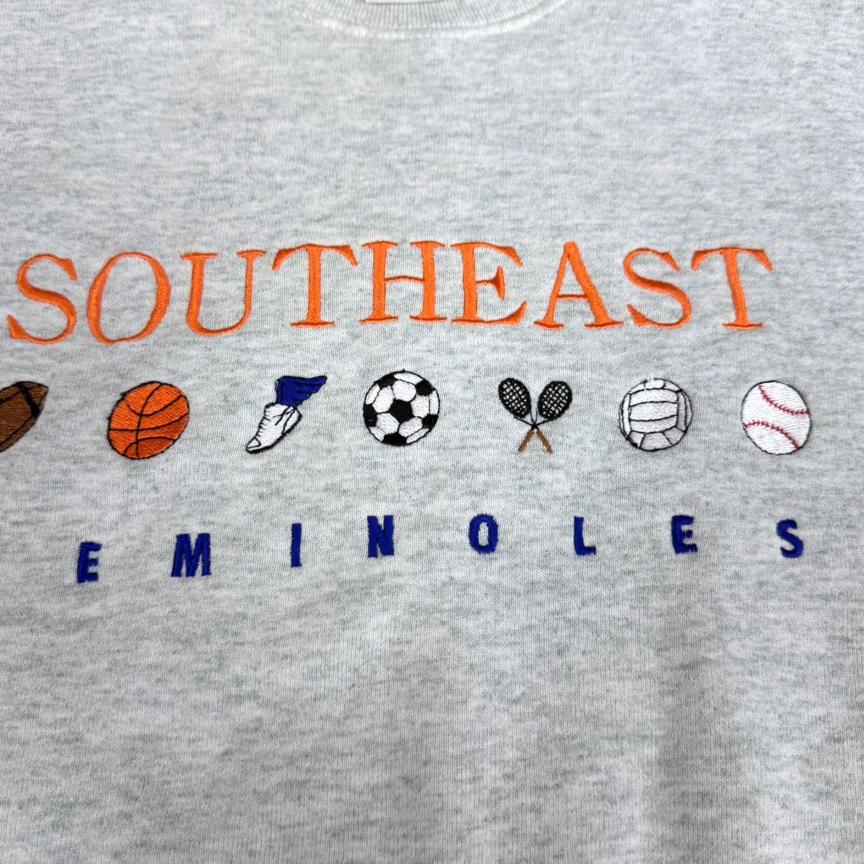 Fruit Of The Loom VINTAGE Southeast Seminoles Sweatshirt Mens XL Gray Cotton Polyester Fleece Embroidered Logo 90s 90s Sports Pullover Crew Neck Sweatshirt clue Size US XL / EU 56 / 4 - 3 Thumbnail