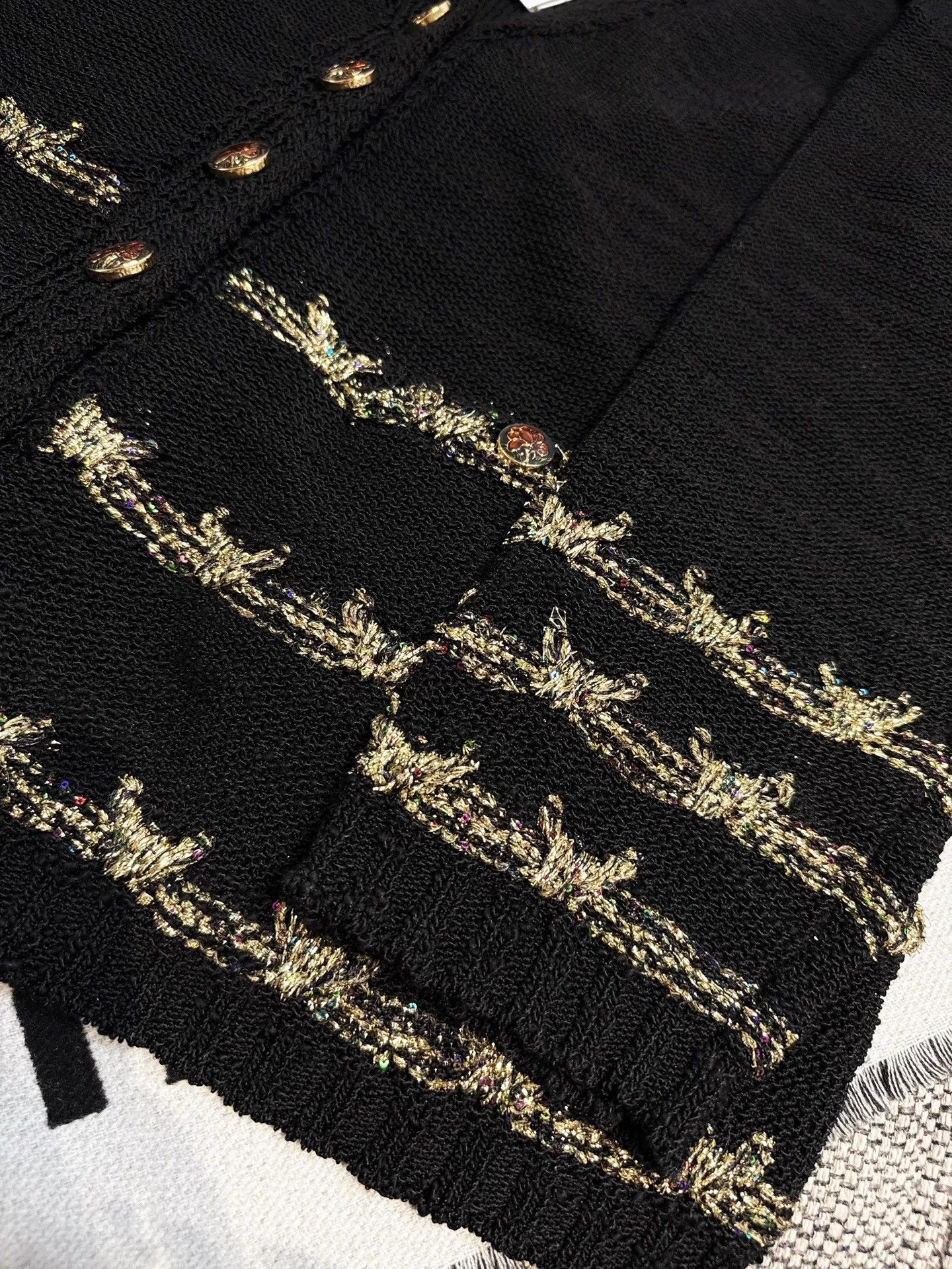 Chanel Chanel 25A Black Gold Tassel Stripe Knit Cardigan Size M / US 6-8 / IT 42-44 - 4 Thumbnail