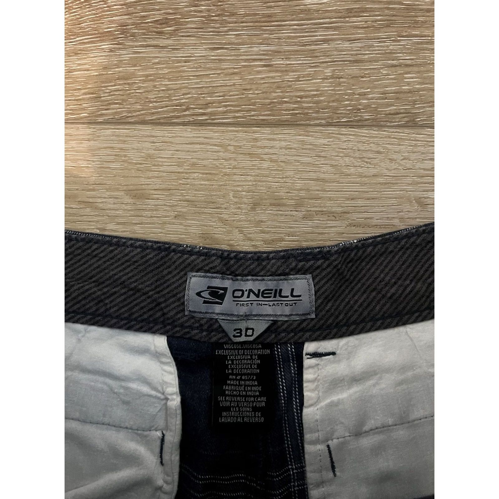 O'Neill O'Neill Shorts Gray Plaid Size 30 Flat Front Chino Skater Mens Regular Inseam 10 in Pocket Zipper Button Logo Waist 30 Inseam 10 in Size US 30 / EU 46 - 3 Thumbnail