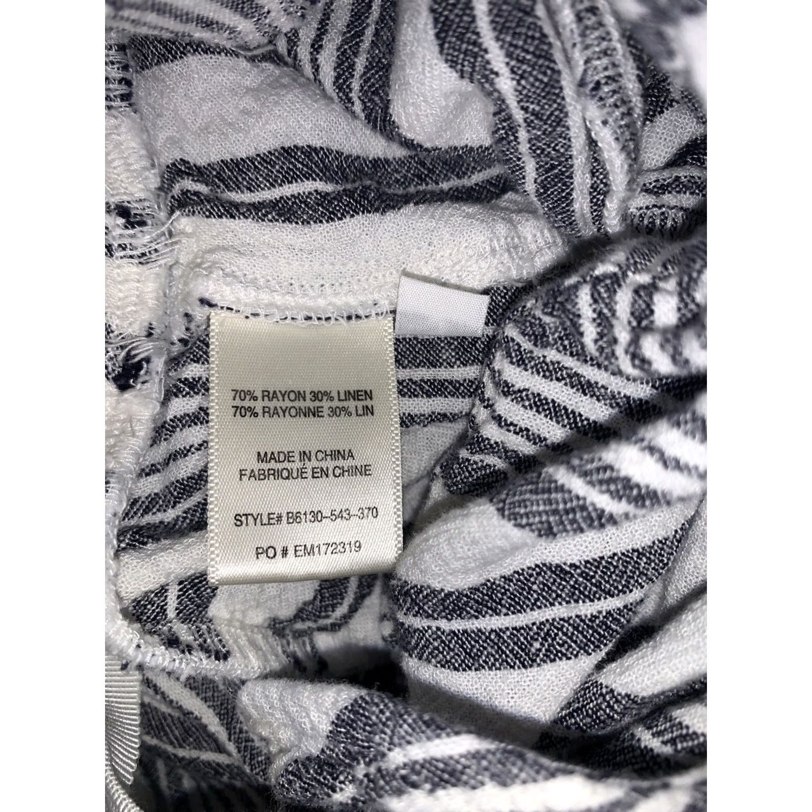 Bella Dahl Bella Dahl Romper Jumpsuit Sz S striped Open Back with Tie linen 2055 Size 28" / US 6 / IT 42 - 6 Thumbnail