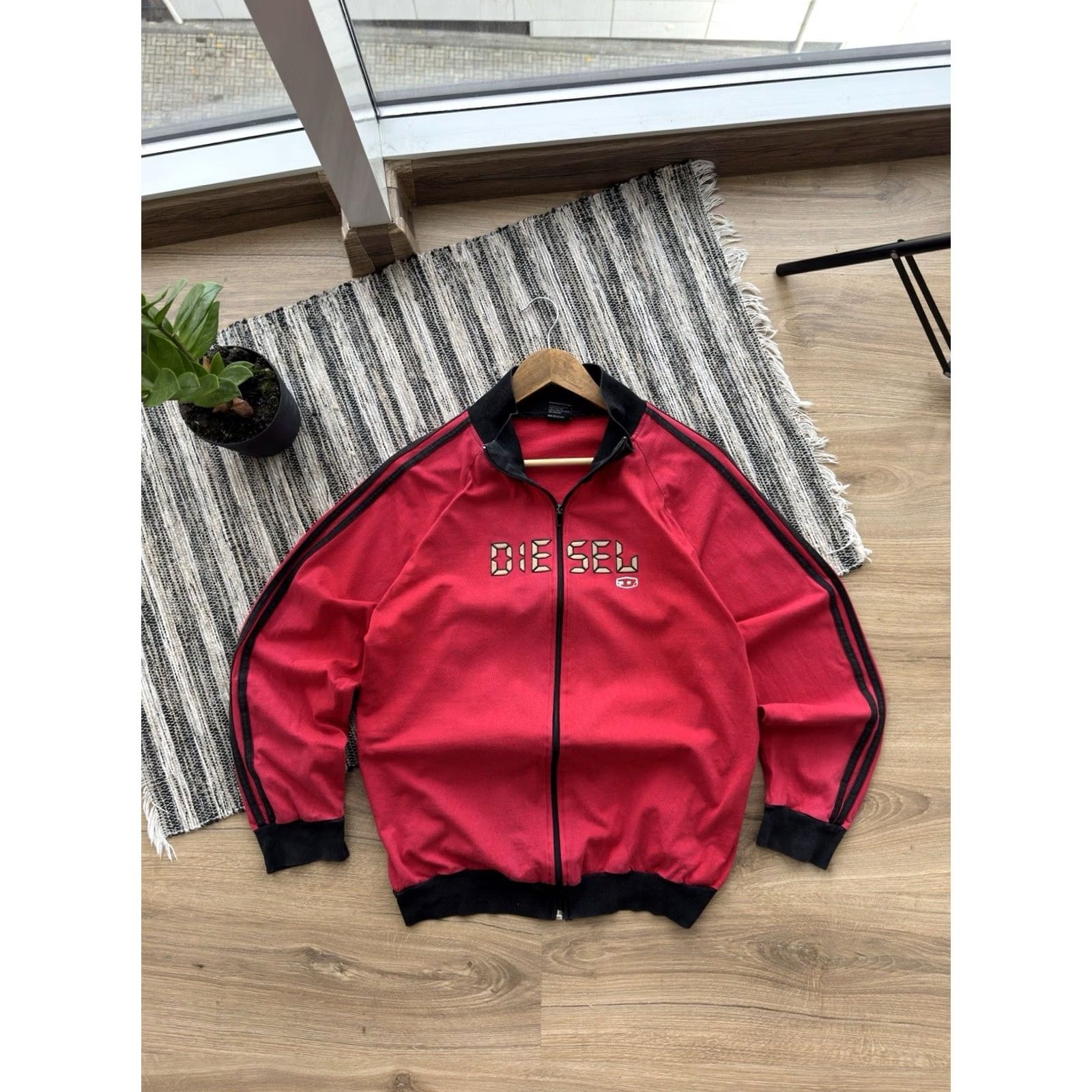 Diesel VINTAGE Diesel Center Logo Y2K Red Zip Sweatshirt Mens S Size US S / EU 44-46 / 1 - 3 Thumbnail