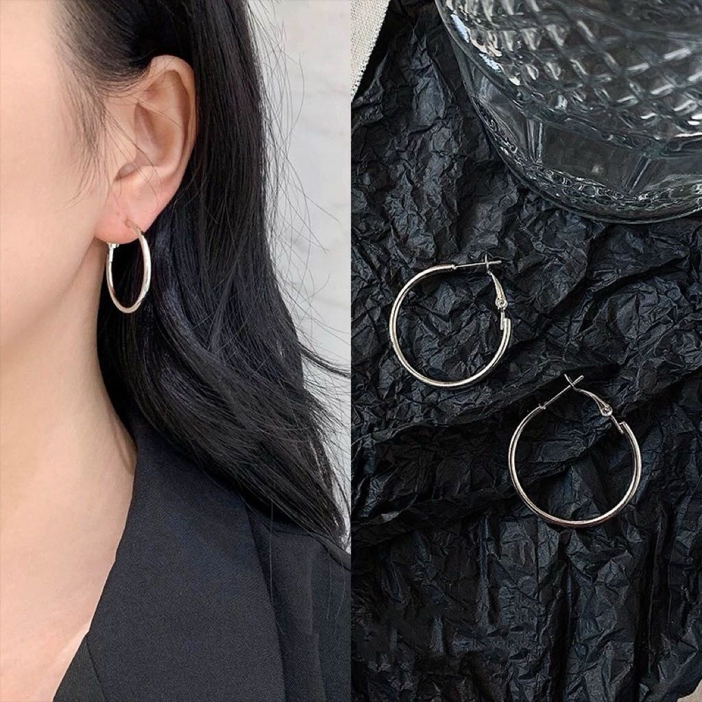 Other Lightweight Silver Hoop Earrings for Women Simple Style Size ONE SIZE - 3 Thumbnail