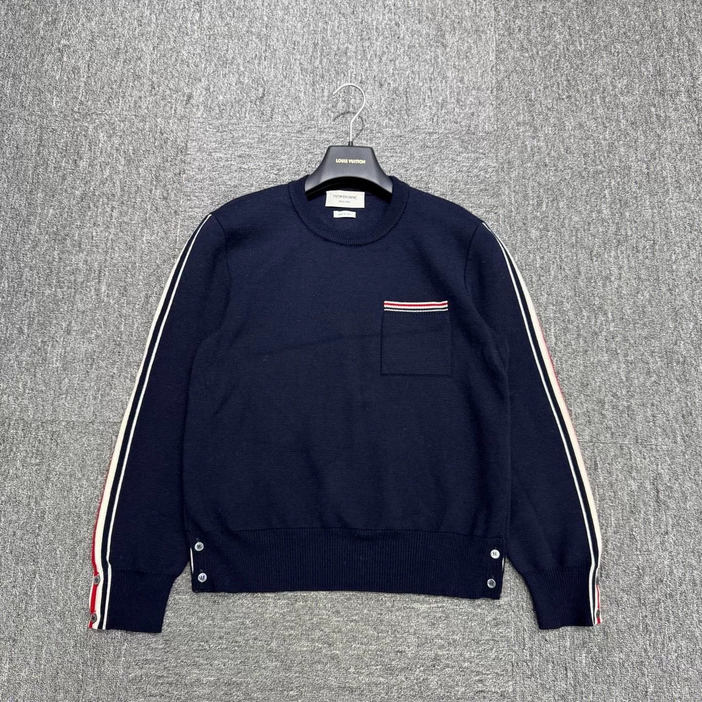 Thom Browne thom browne side stripe sweater in navy. Size US M / EU 48-50 / 2 - 1 Thumbnail