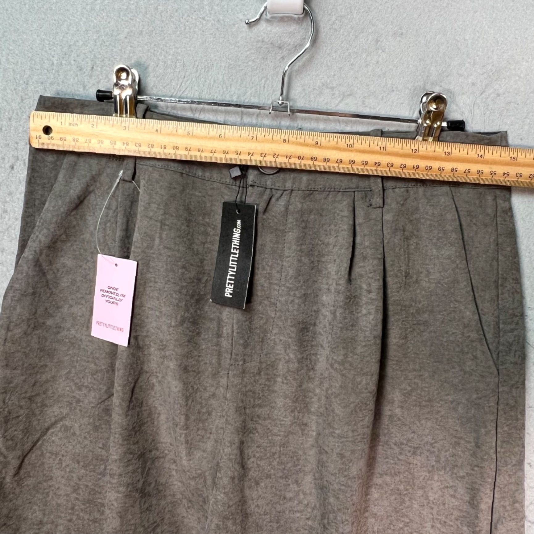 PrettyLittleThing Pretty Little Thing Womens 6 Taupe Pleated Shorts Bermuda Casual City Gray 90s? Size 28" / US 6 / IT 42 - 6 Thumbnail