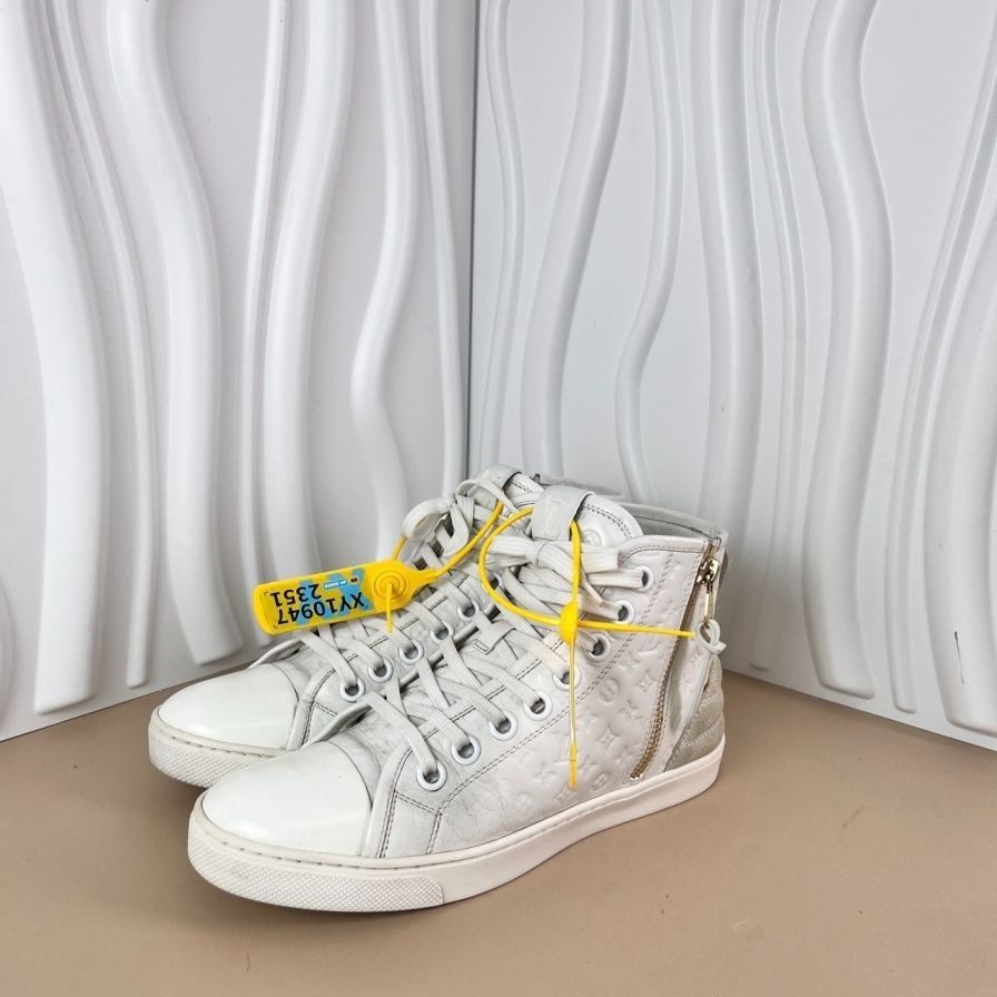 Louis Vuitton Louis Vuitton White High Top Sneakers Ladies Size 35.5 Leath Size US 5 / IT 35 - 1 Thumbnail