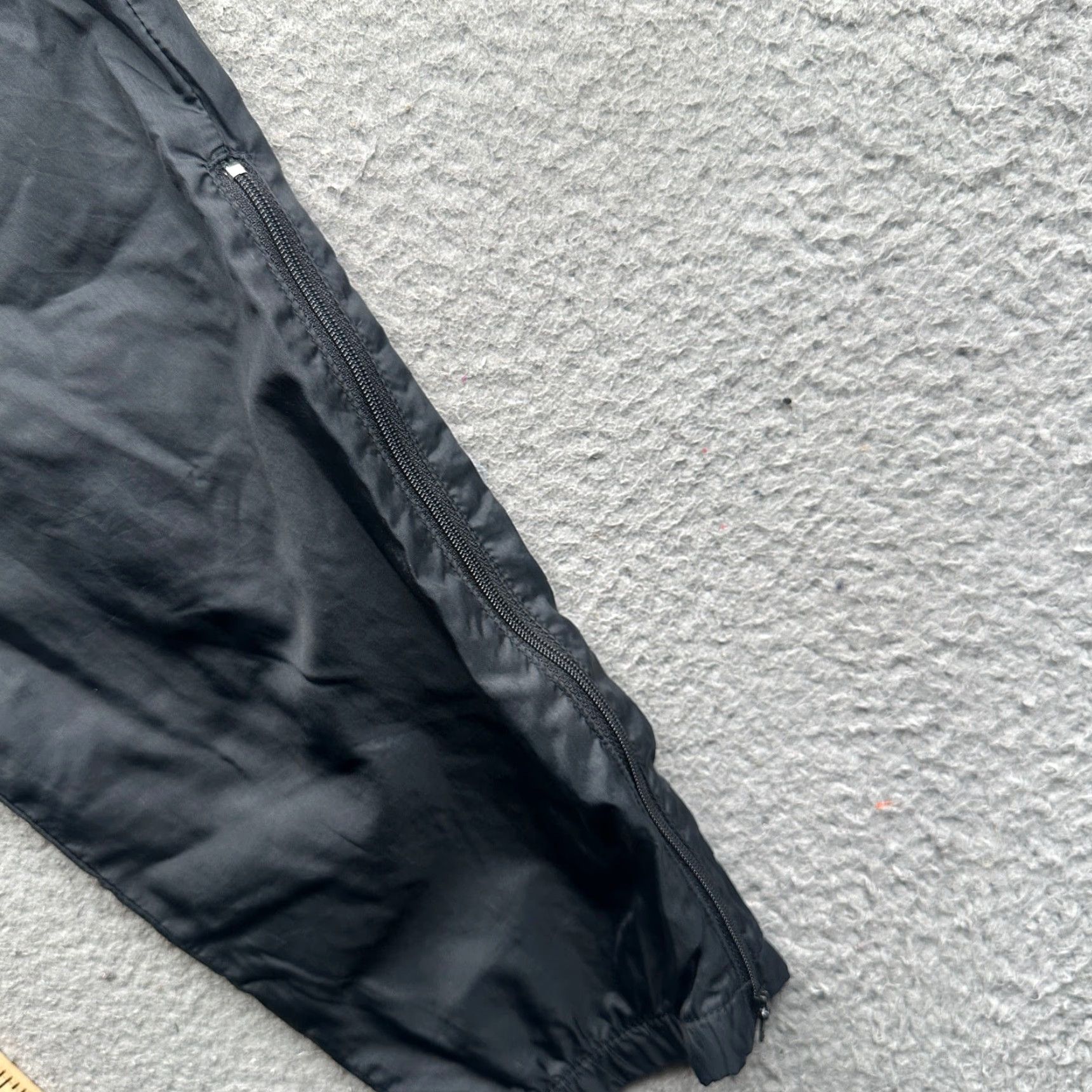 Nike VINTAGE Nike Windbreaker Pants Mens Large Black Logo Anke Zip Size US 33 - 4 Thumbnail