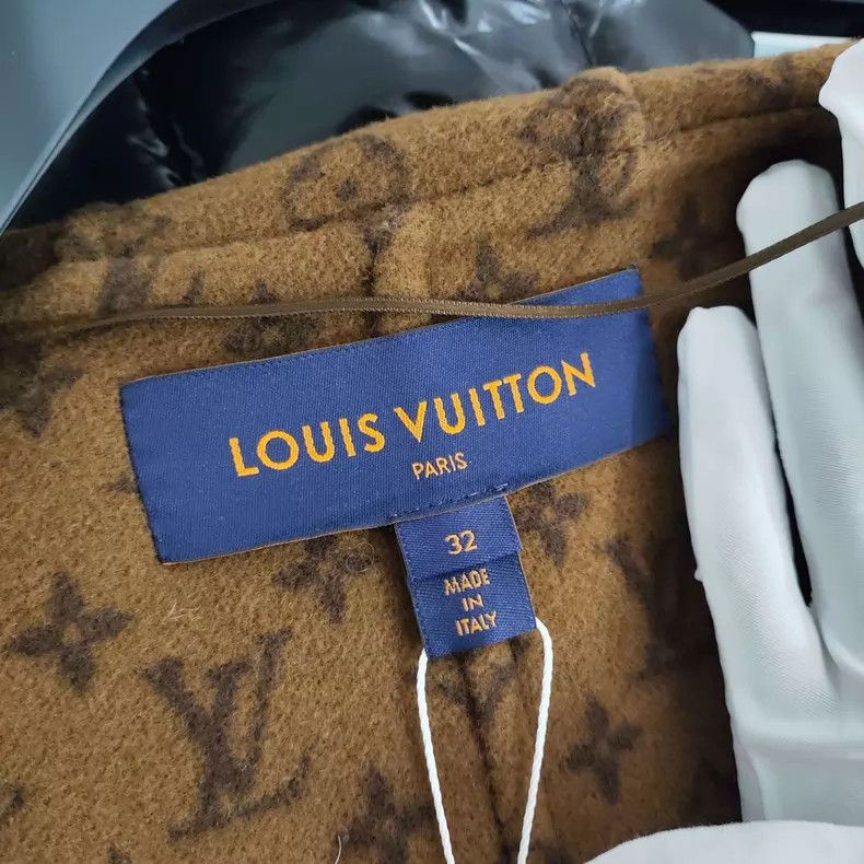 Louis Vuitton Louis Vuitton Wool lined full-print lace-up coat Size 4XL / US 24-26 - 3 Thumbnail
