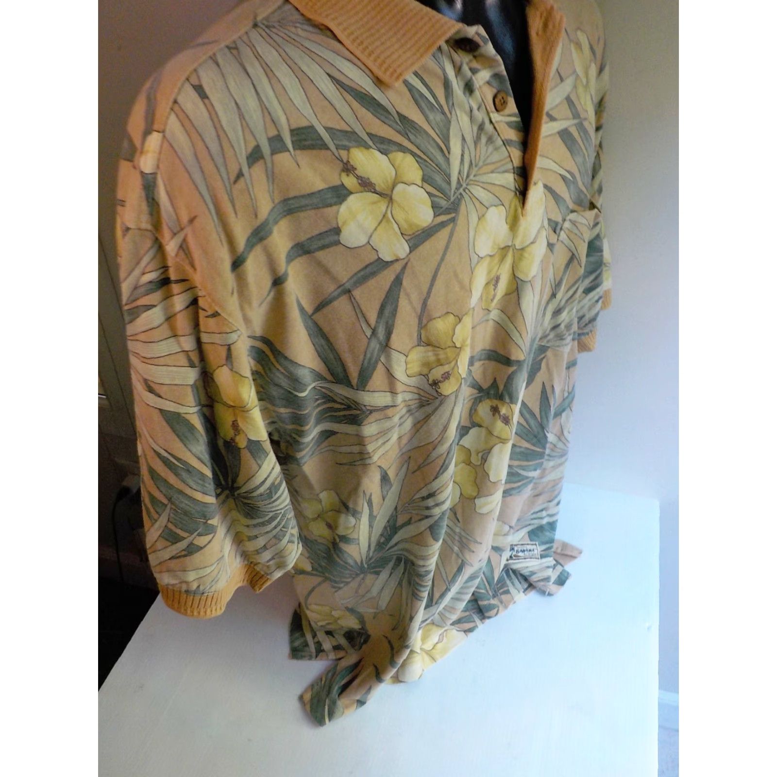 Tommy Bahama VINTAGE Tommy Bahama Polo Shirt Cotton Peach Yellow Green Tropical Print SS Polo MED Men Size US M / EU 48-50 / 2 - 4 Thumbnail