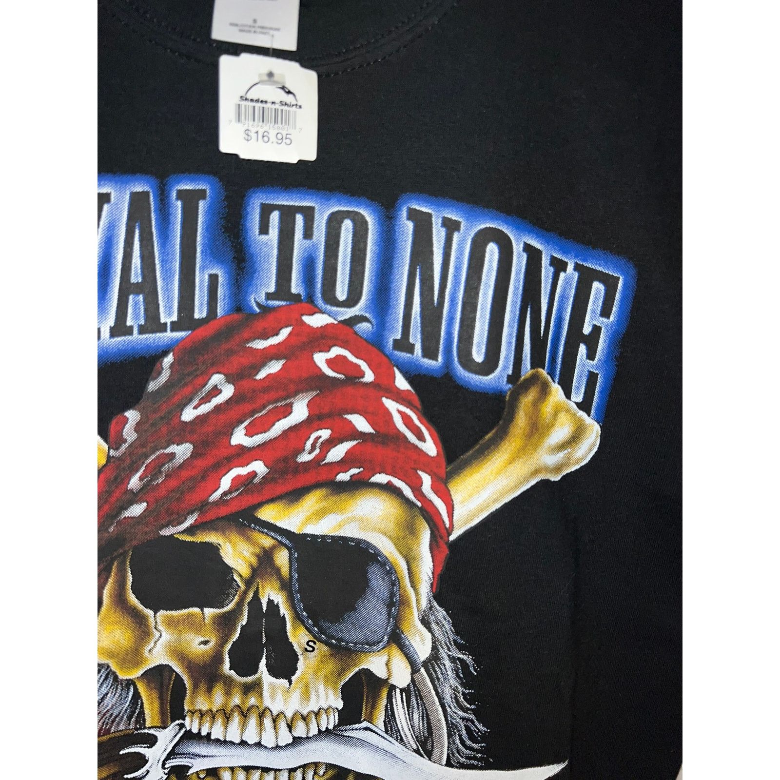 Gildan Vintage Pirate Shirt Loyal To None Knife Graphic Tee Small Size US S / EU 44-46 / 1 - 3 Thumbnail