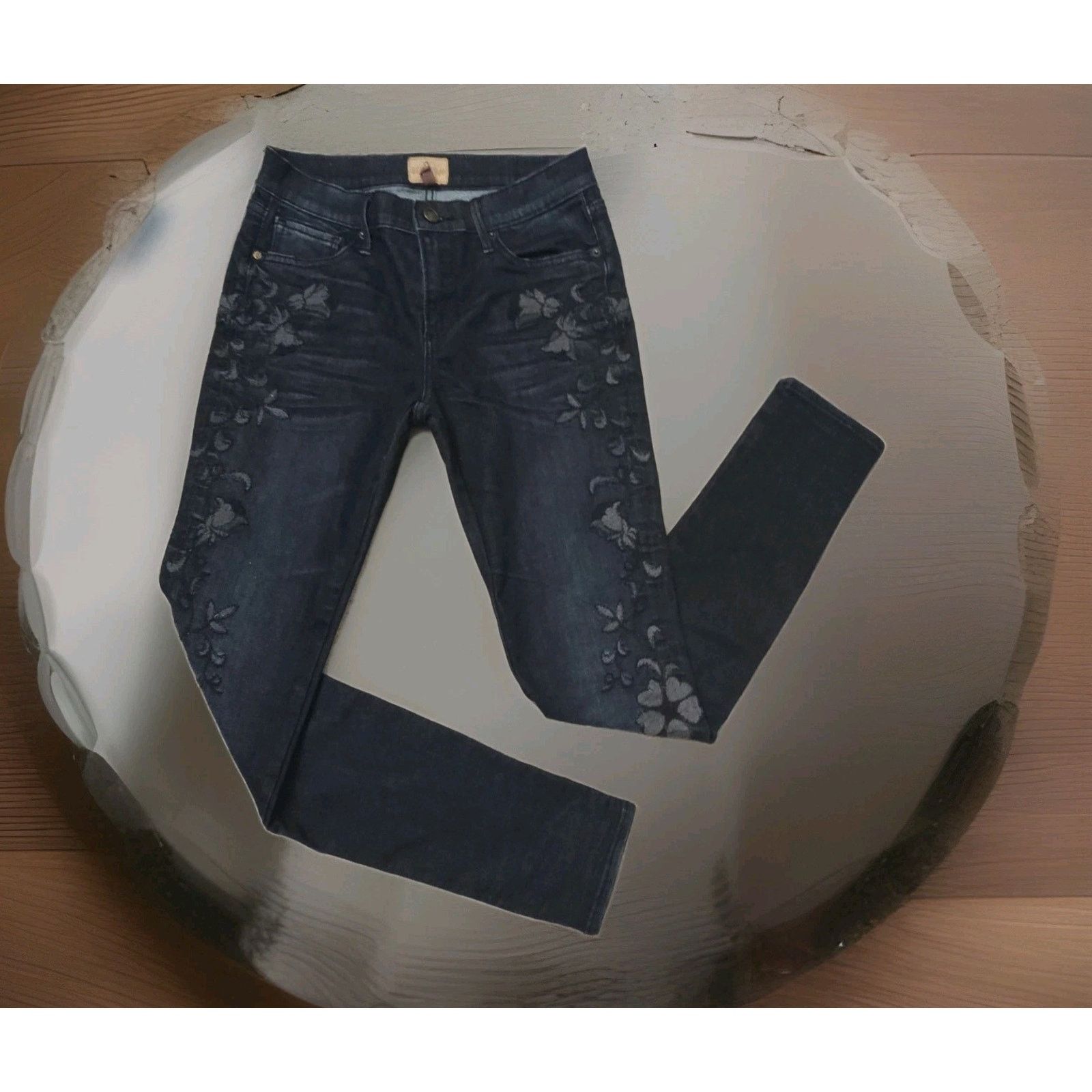 Other Driftwood Marilyn Boho Embroidered FLoral Dark Wash Jeans 26 Size 26" / US 2 / IT 38 - 3 Thumbnail