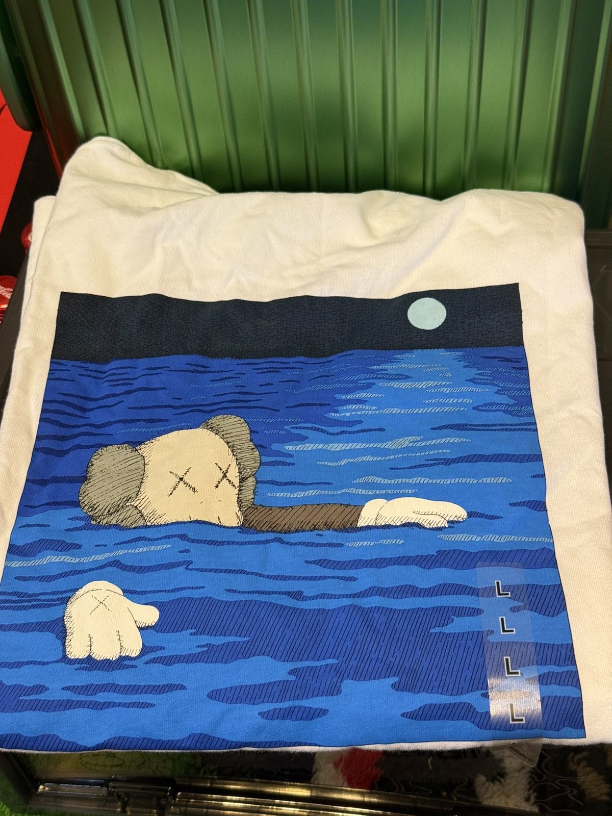 Kaws × Uniqlo KAWS X UNIQLO T Size Asian L Size US L / EU 52-54 / 3 - 6 Thumbnail