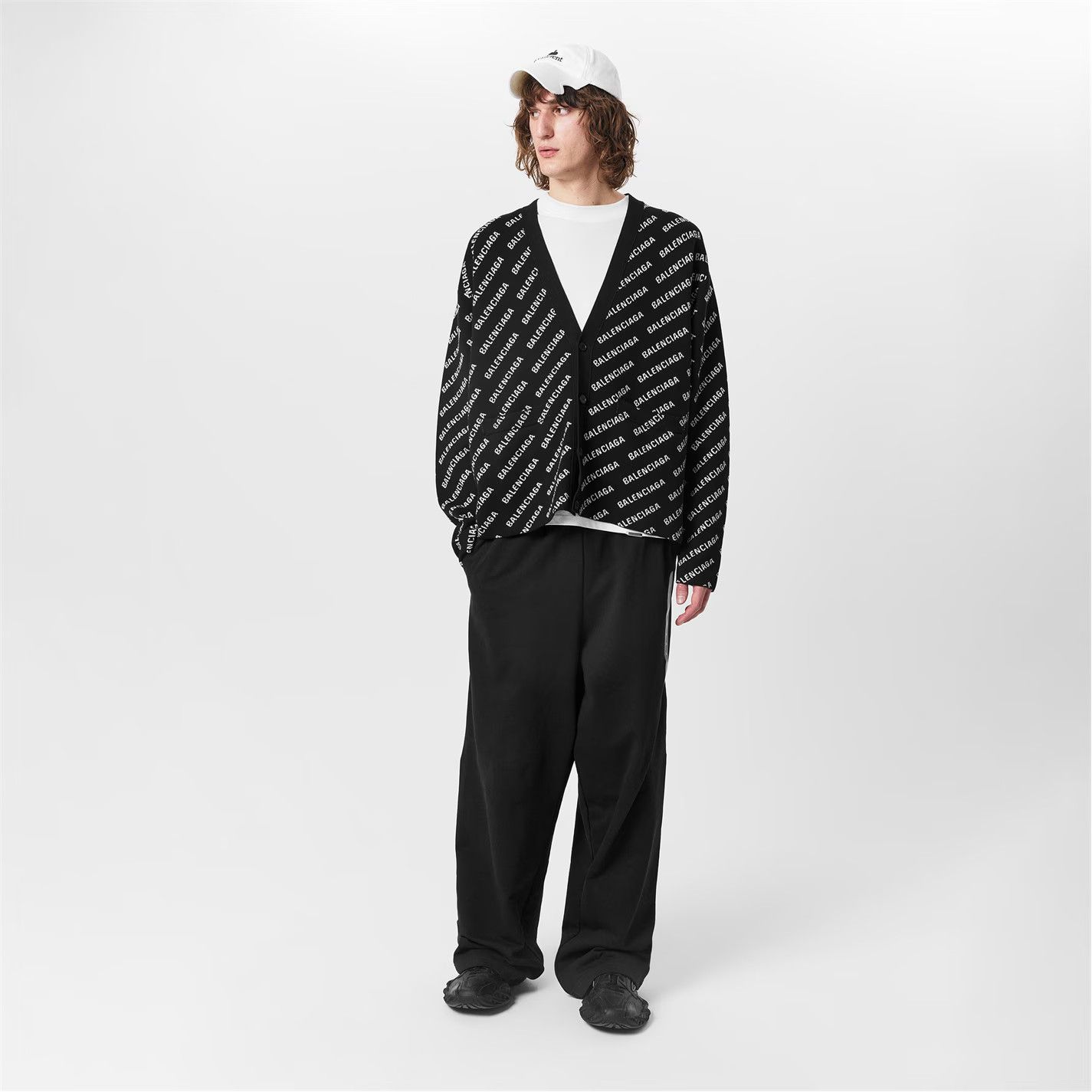 Balenciaga o1g2r1mq0226 All Over Print Logo Cardigan In Black/White Size US XS / EU 42 / 0 - 5 Thumbnail