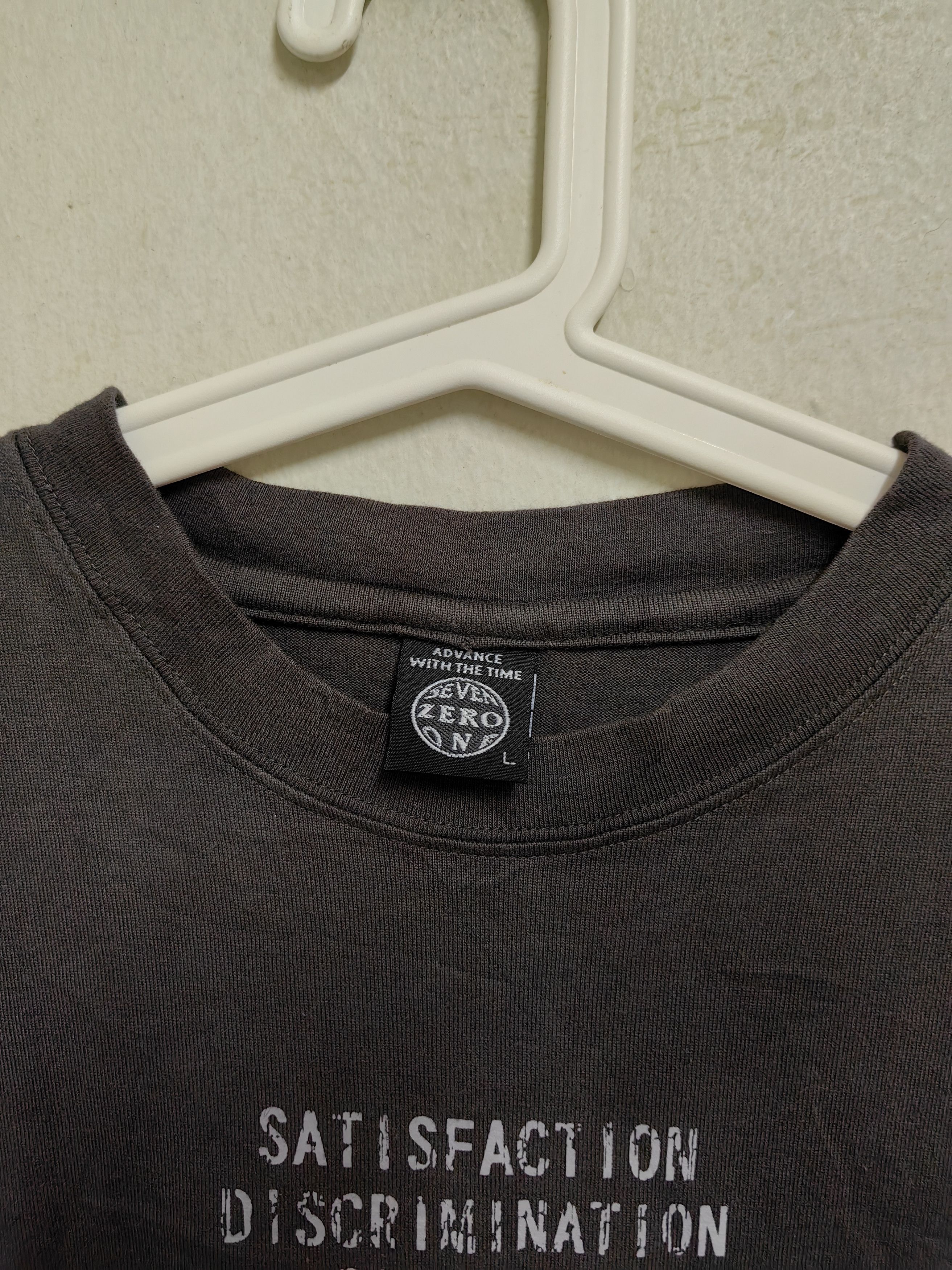 Band Tees Seven Zero One T-Shirt Size US L / EU 52-54 / 3 - 6 Thumbnail