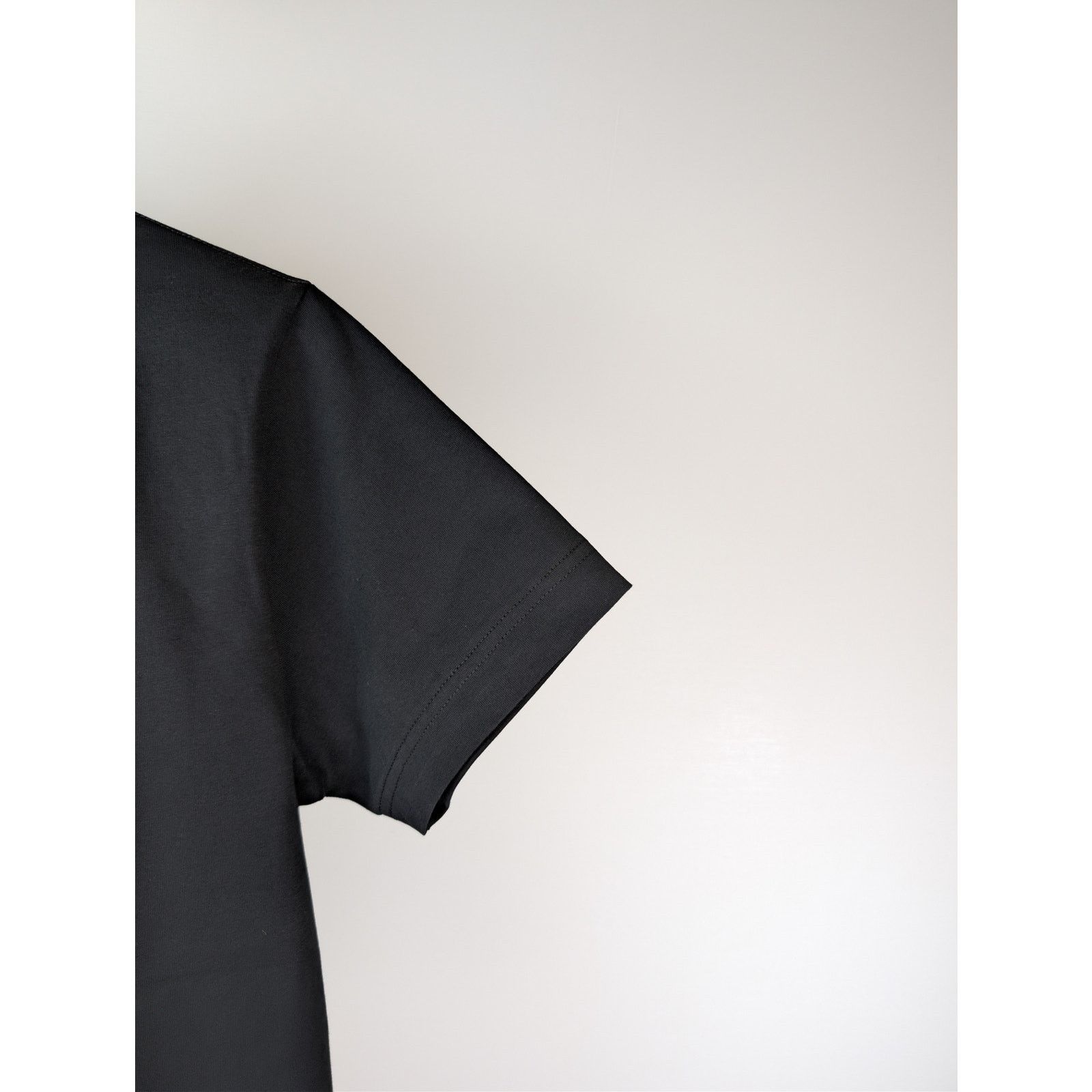 Off-White o1rshd1 Spray Can Arrow Slim S/S T-Shirt in Black Size US L / EU 52-54 / 3 - 6 Thumbnail