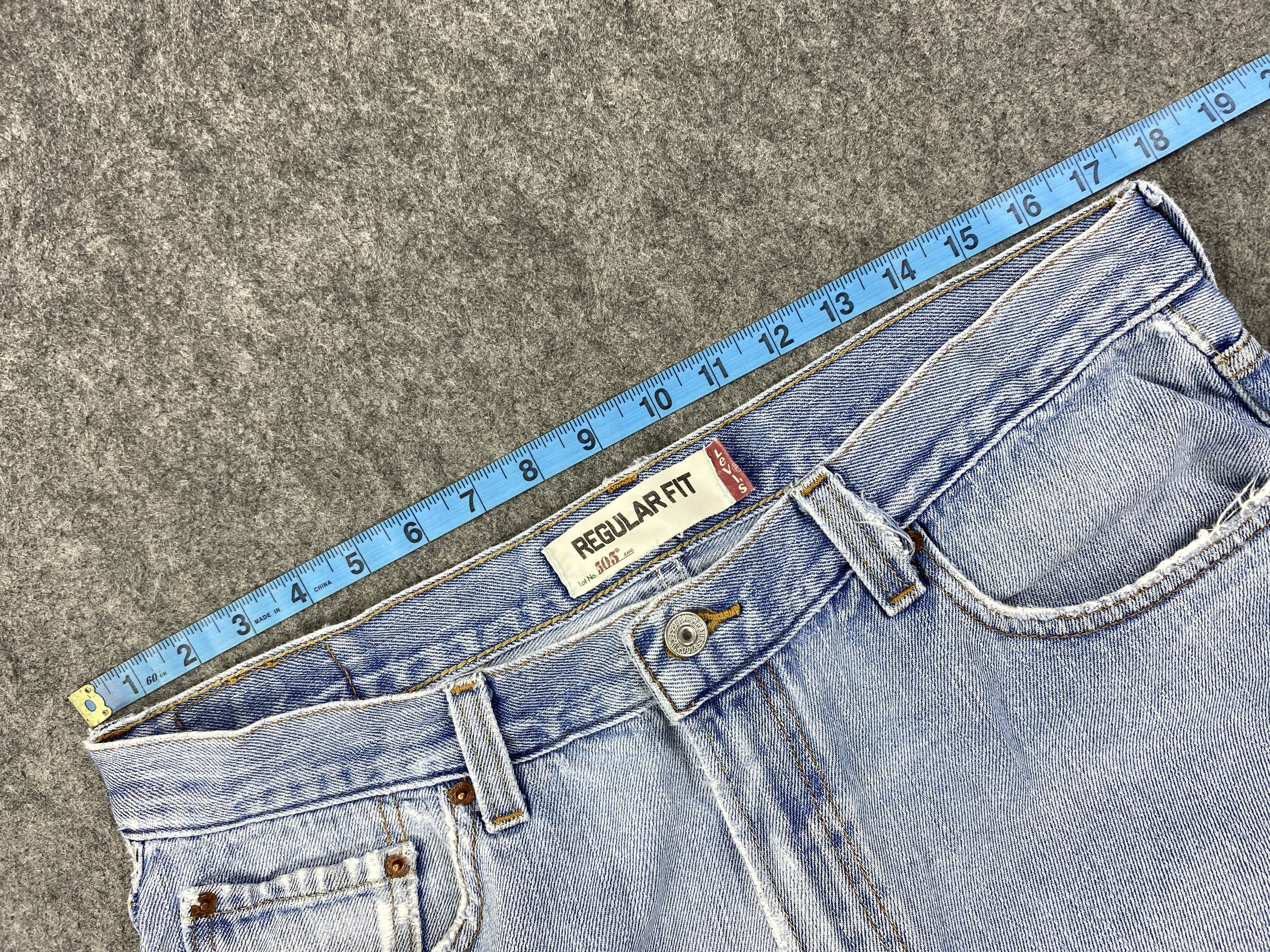 Levi's Mid Blue Vintage Levi's 505 Jeans 35x31 Denim -JN1790 Size US 35 - 5 Thumbnail