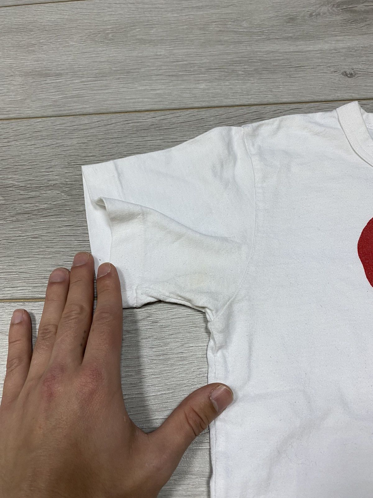 Comme des Garcons PLAY PLAY Comme des garçons vintage big heart Japanese t-shirt Size S / US 4 / IT 40 - 7 Thumbnail