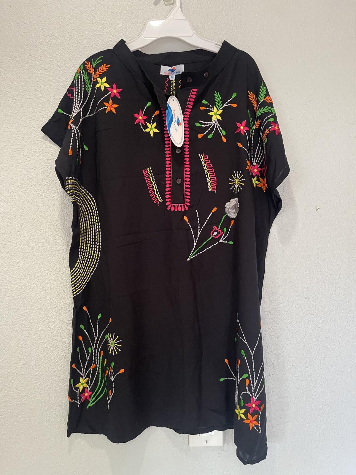 The Unbranded Brand Black Embroidered Short Sleeve Tunic Size ONE SIZE - 1 Thumbnail
