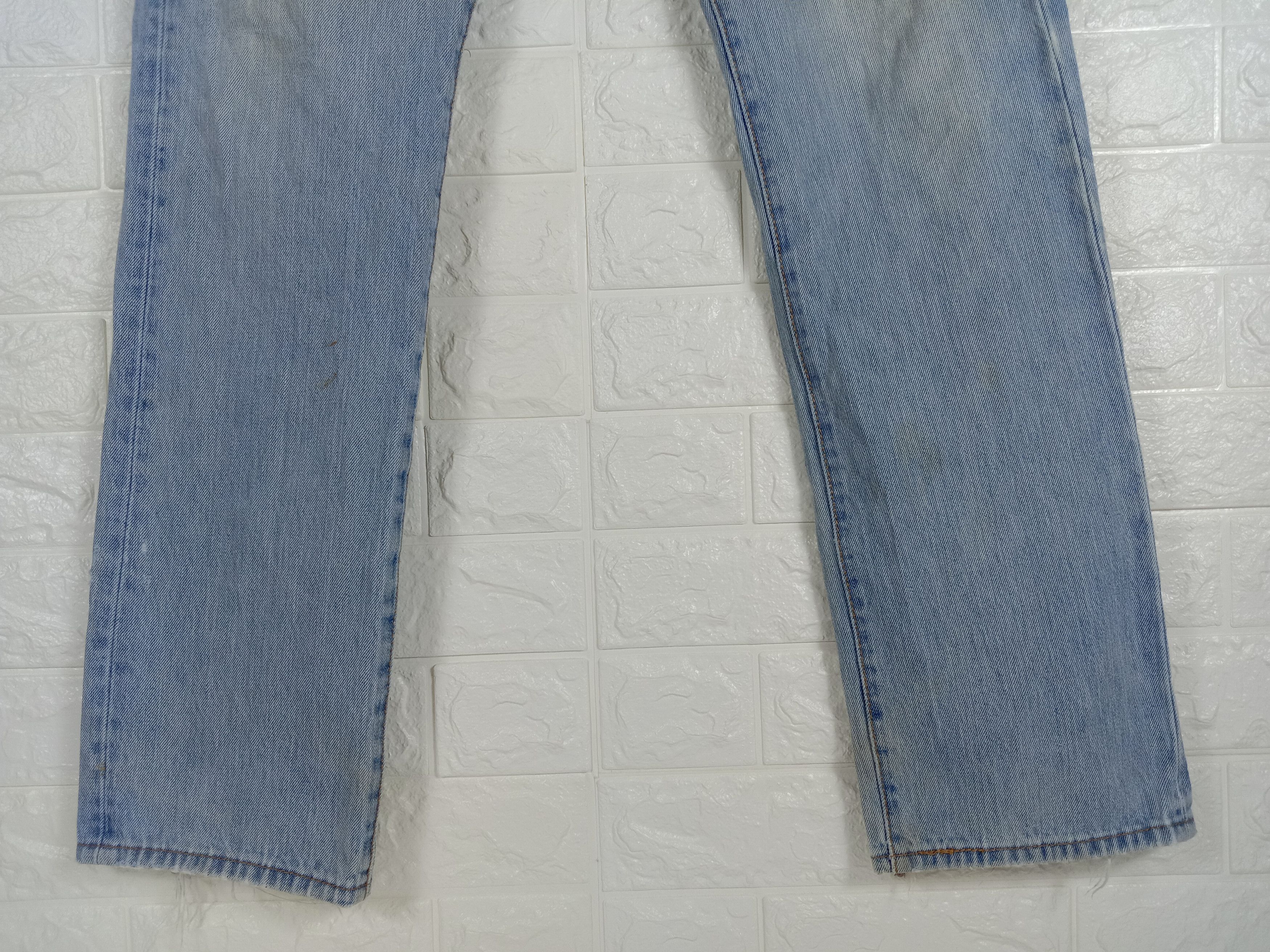 Levi's Vintage Levi's 501 Jeans Light Wash Distressed Denim Size US 31 - 4 Thumbnail