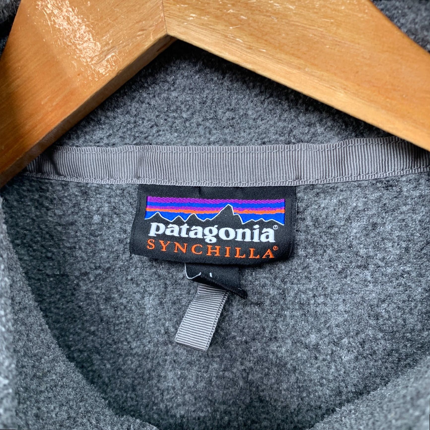 Patagonia Patagonia Synchila Fleece Vest Jacket Mens Large Gray Sleeveless 21x27.5 Size US L / EU 52-54 / 3 - 3 Thumbnail
