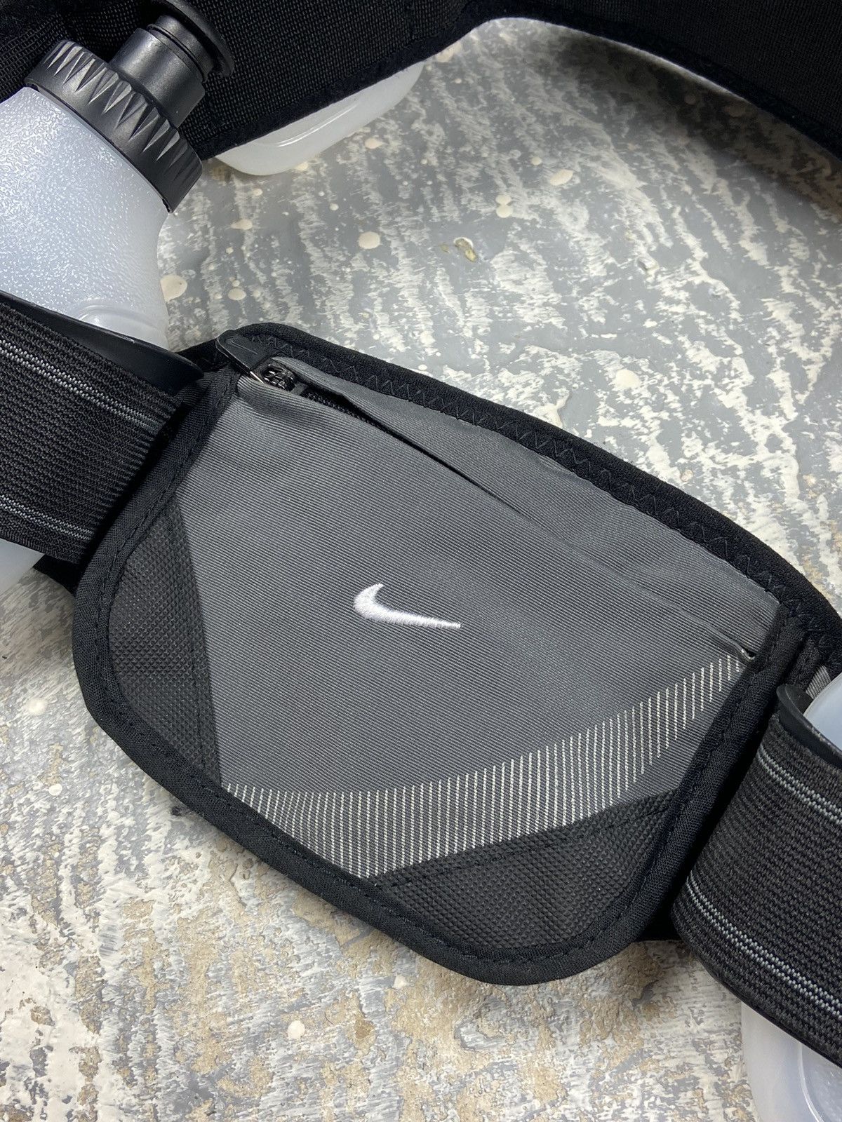 Nike Vintage Nike sports belt with four water bottles Size ONE SIZE - 2 Thumbnail