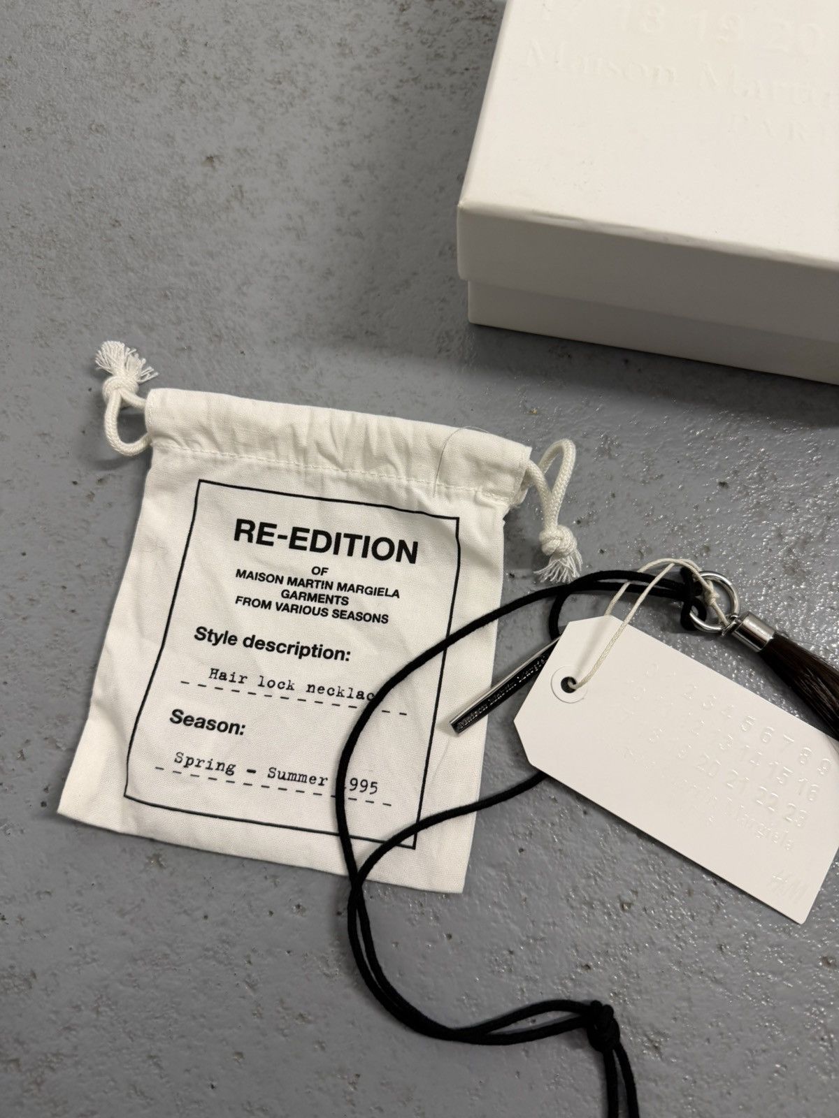 H&M × Maison Margiela Maison Margiela x H&M Re-Edition Brown Hair Necklace Size ONE SIZE - 3 Thumbnail