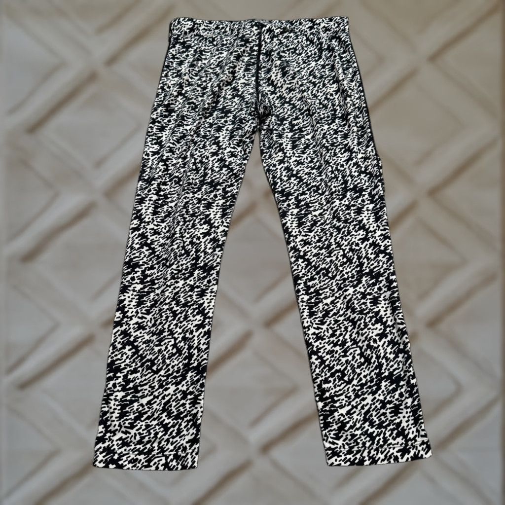 Nike VINTAGE Nike Power Legendary Dri-Fit Leggings Womens Small Black White Swoosh Abstract Size 28" / US 6 / IT 42 - 1 Thumbnail