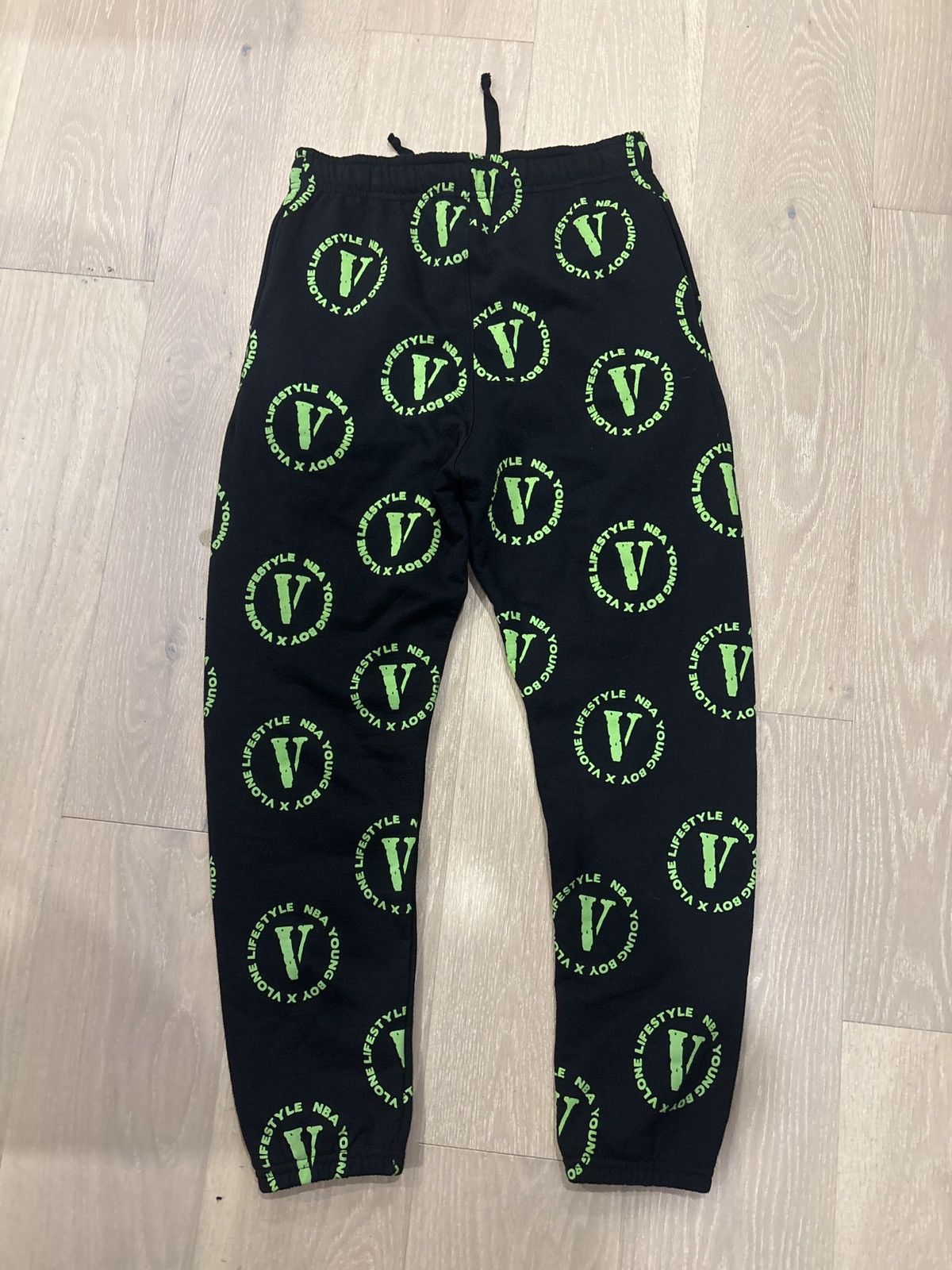 Vlone Vlone x NBA Youngboy Vlone lifestyle crossroads sweats Size US 28 / EU 44 - 3 Thumbnail