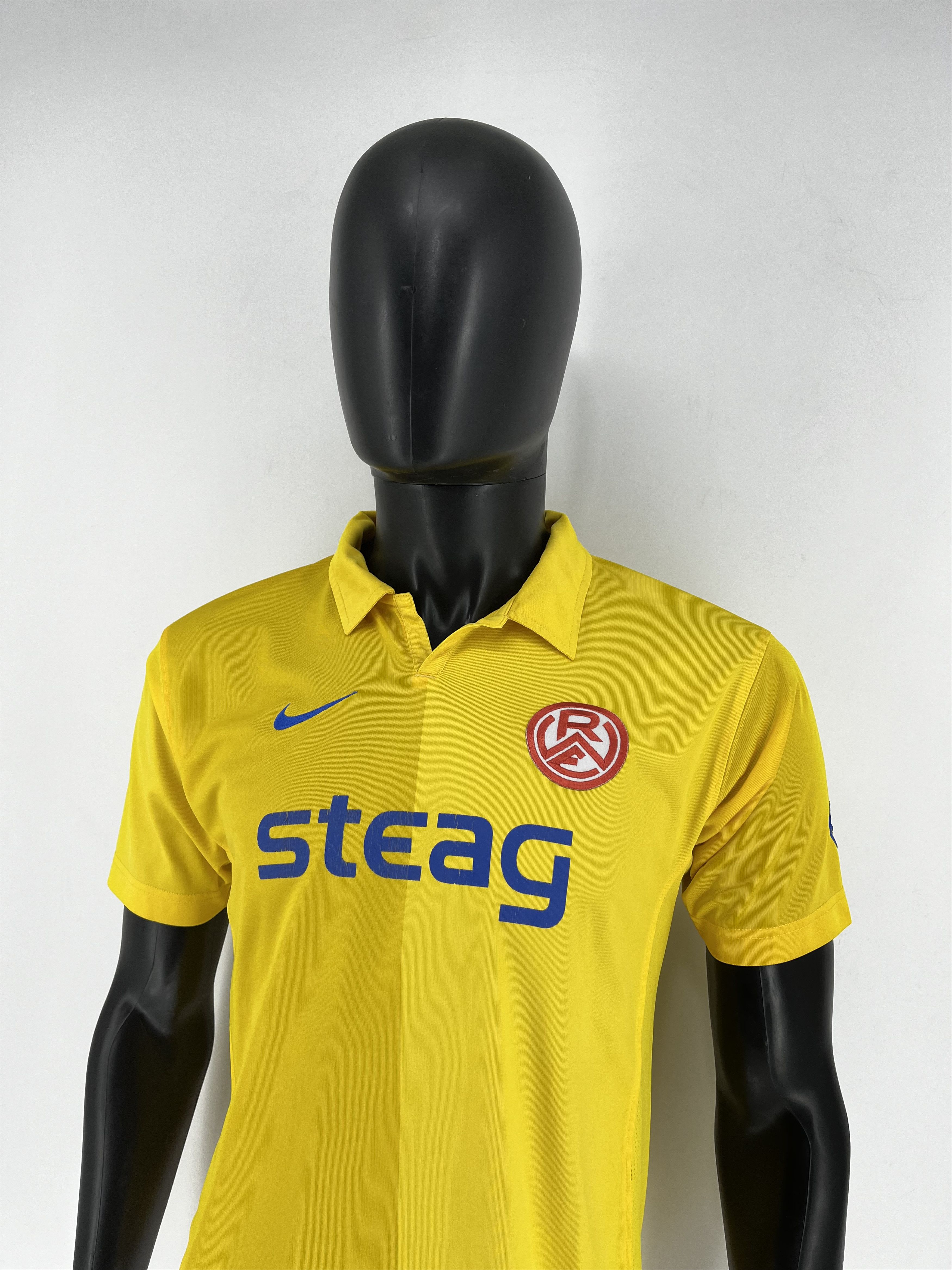 Nike Vintage Nike Rot Weiss Essen RWE Yellow Rare Jersey Shirt Size US XS / EU 42 / 0 - 8 Thumbnail