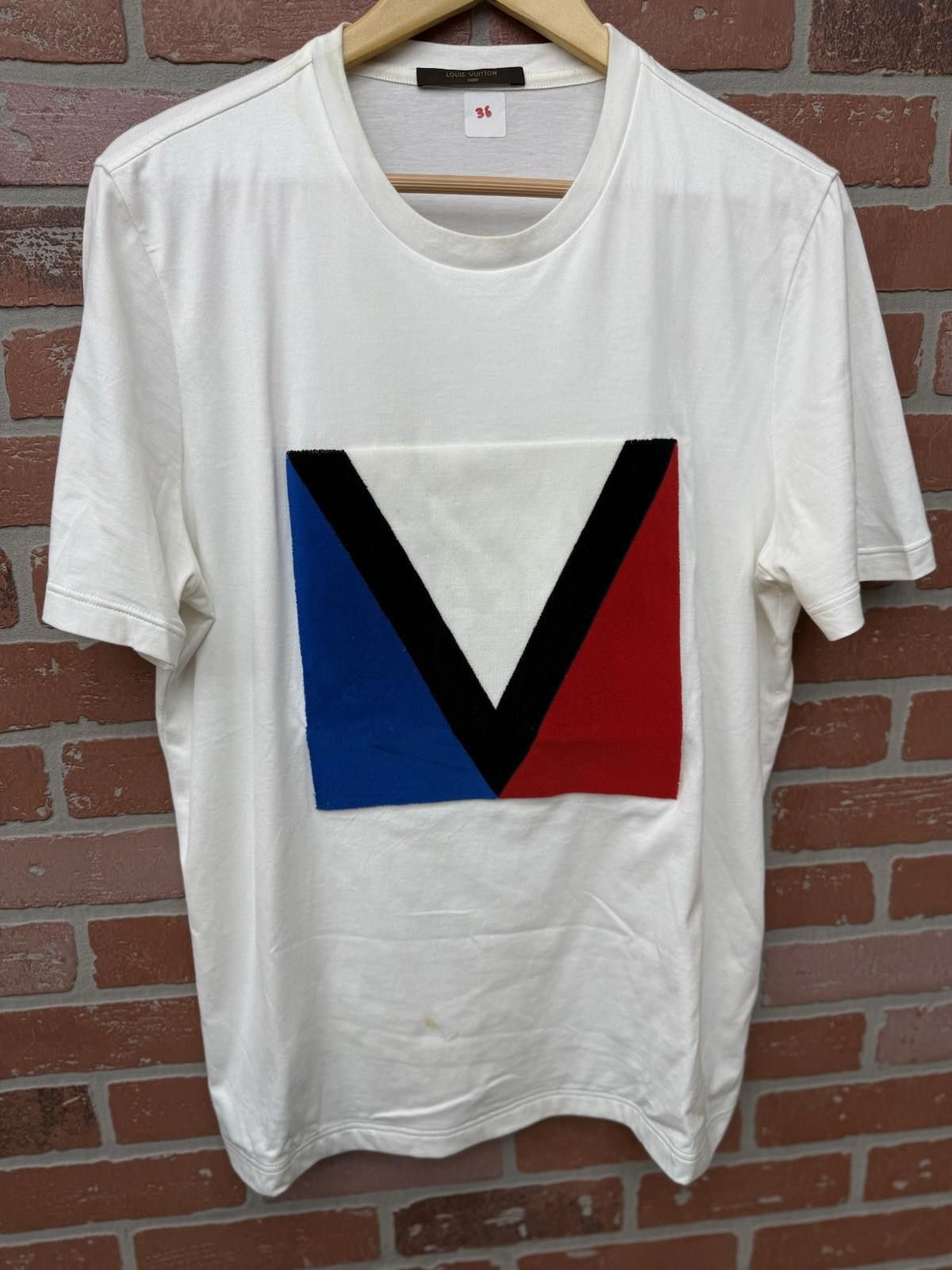 Louis Vuitton LOUIS VUITTON T-Shirt LV Tee Velvet Patch (Large) STAINS Size US L / EU 52-54 / 3 - 2 Thumbnail