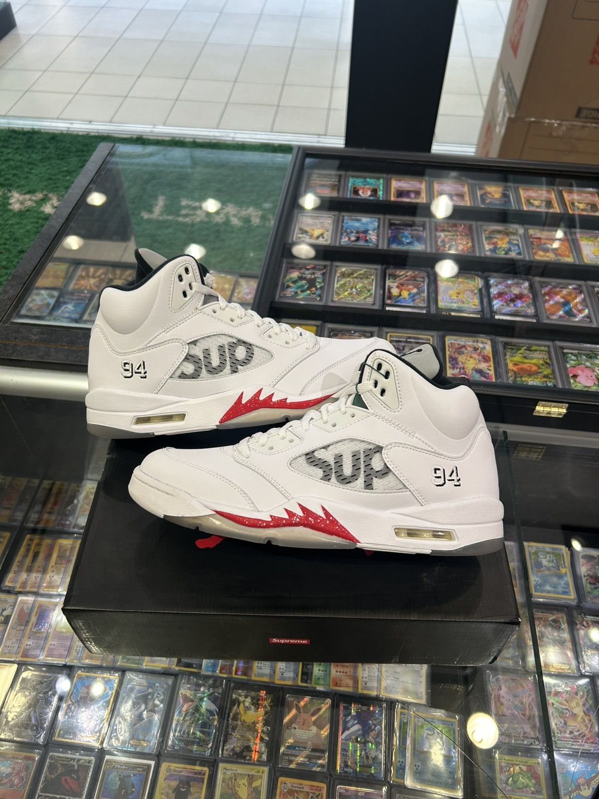 Jordan Brand Jordan 5 Supreme White Size US 11 / EU 44 - 1 Thumbnail