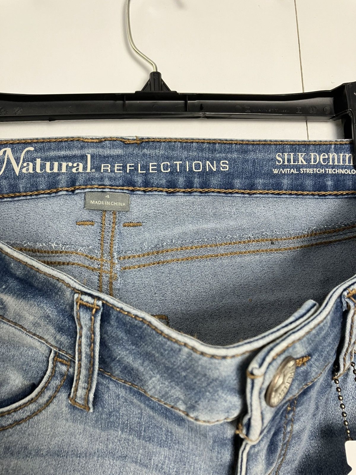 Natural Selection Natural Reflections Capri Camp Side Skimmer Jeans Size 4 Size 27" / US 4 / IT 40 - 2 Thumbnail
