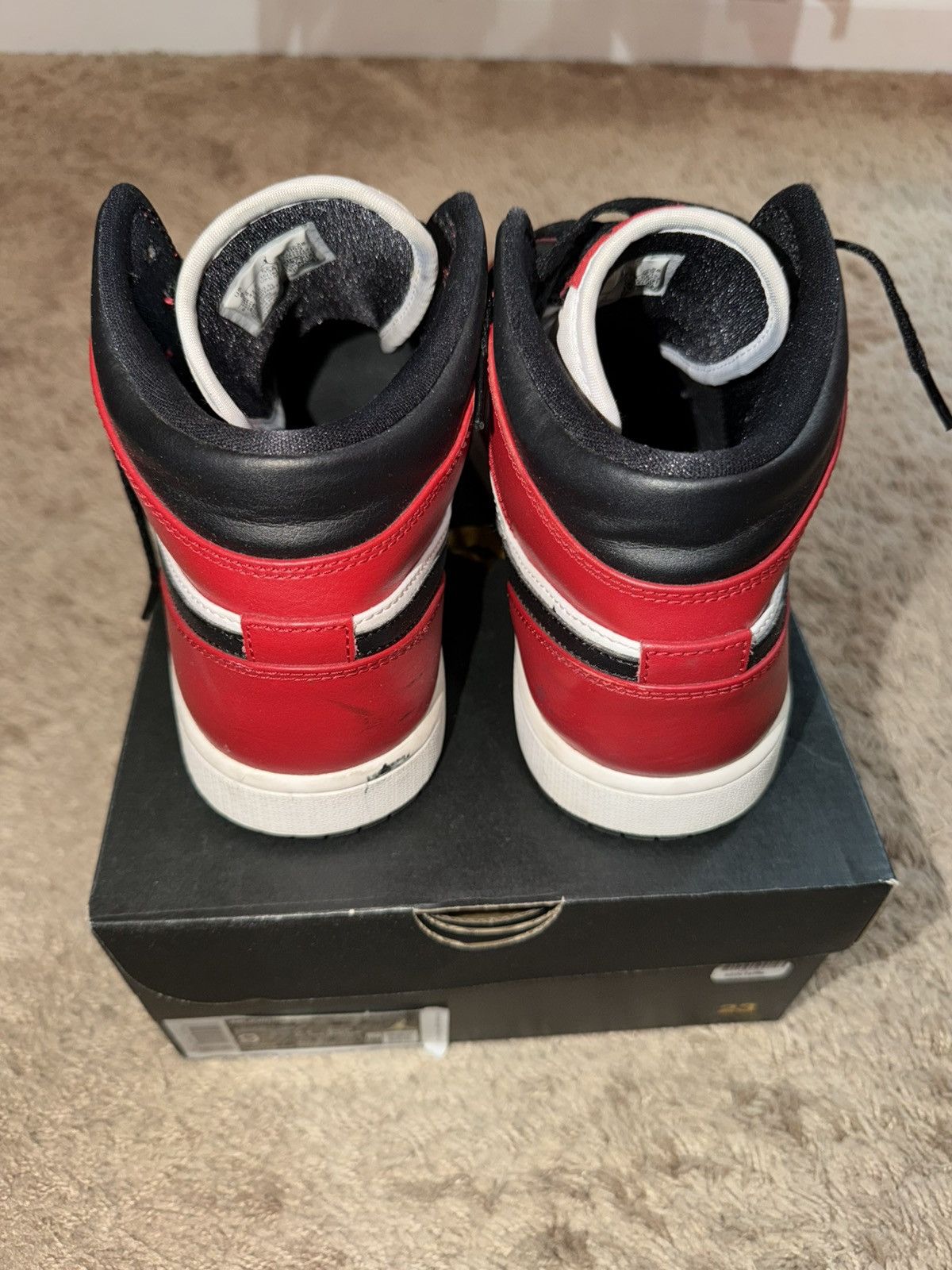 Jordan Brand Air Jordan 1 Mid ‘Chicago Black Toe’ Size US 9 / EU 42 - 2 Thumbnail